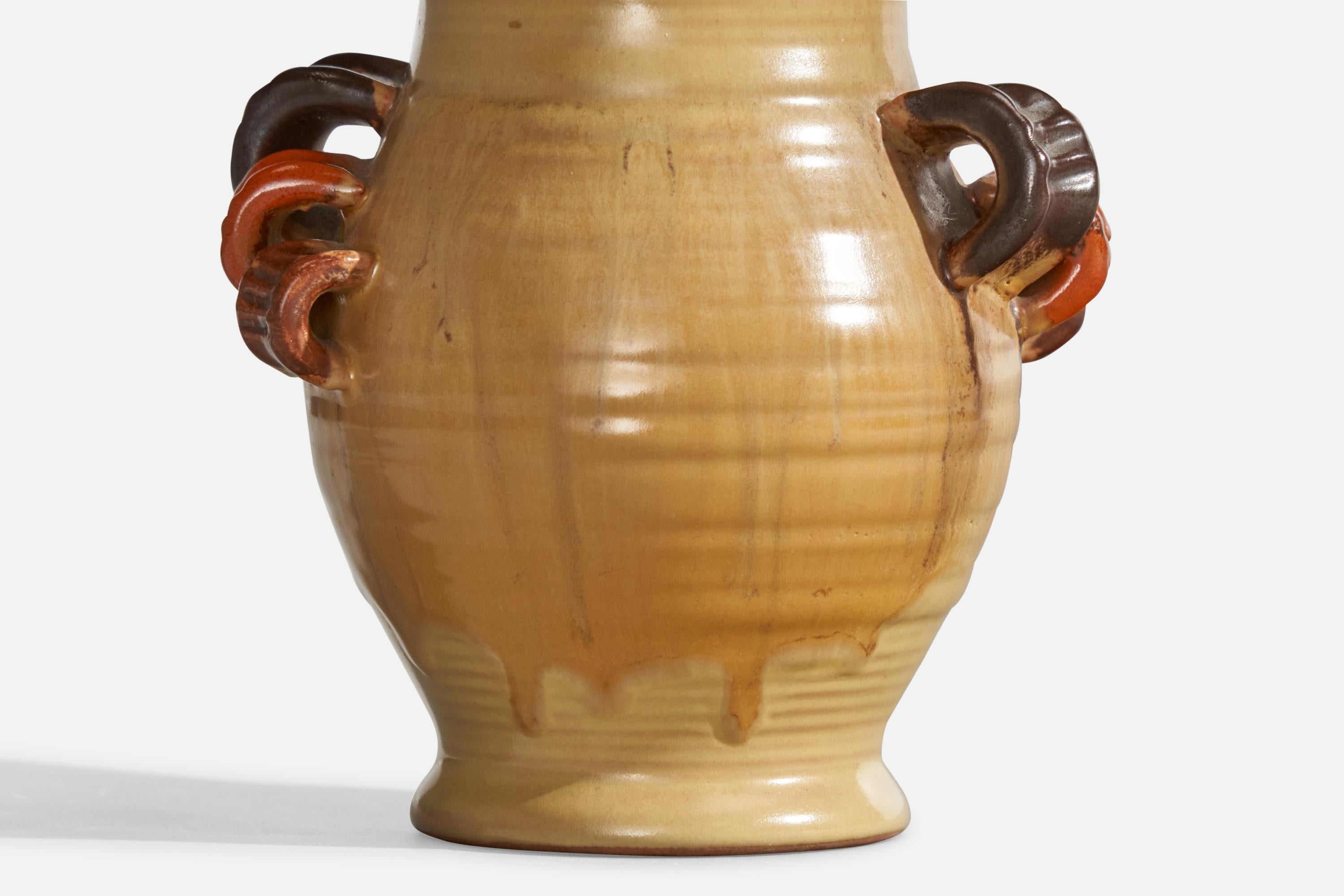 Schwedische Designerin, Vase, Keramik, Schweden,  1940s im Angebot 4