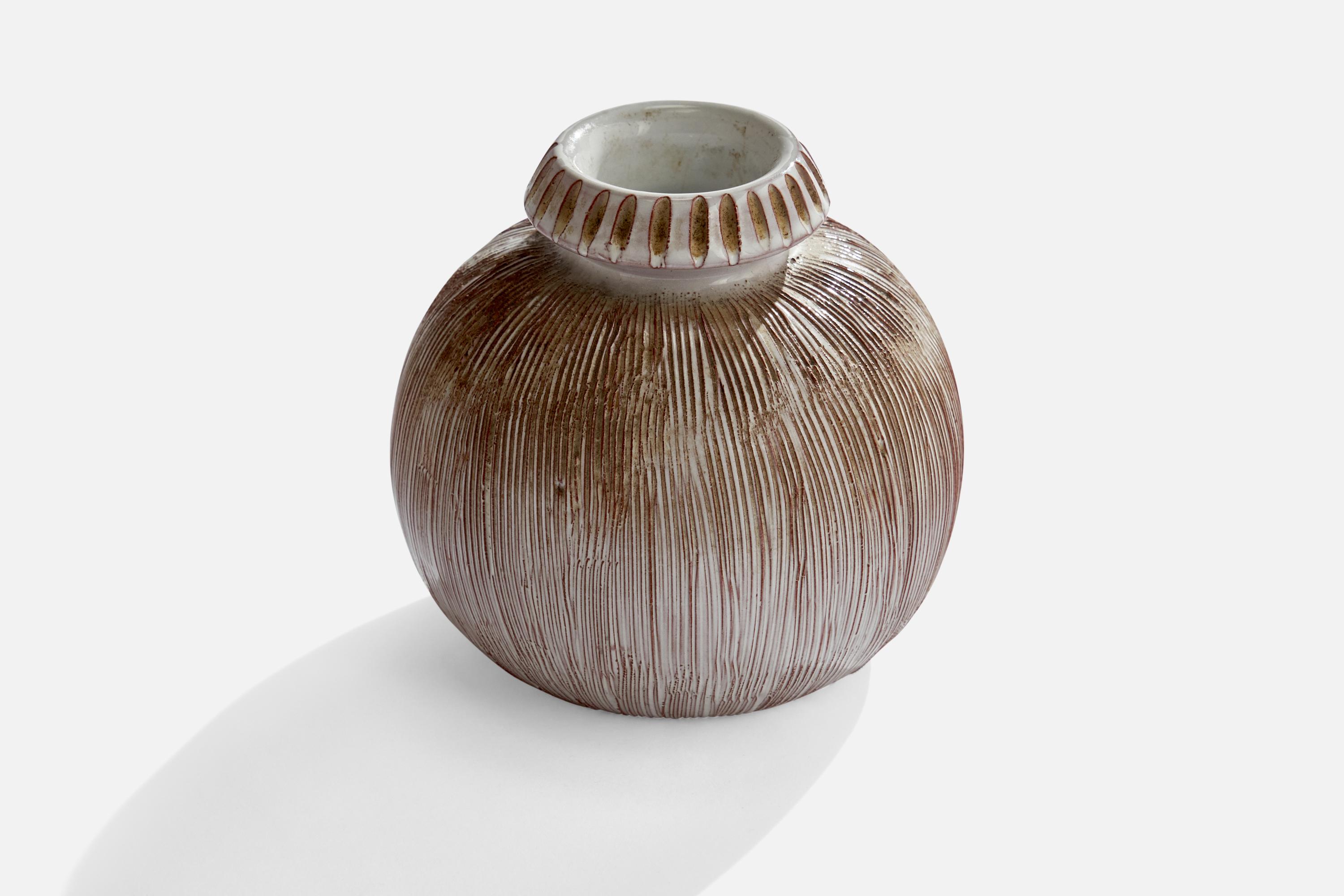Swedish Designer, Vase, Ceramic, Sweden, 1960s In Good Condition For Sale In High Point, NC
