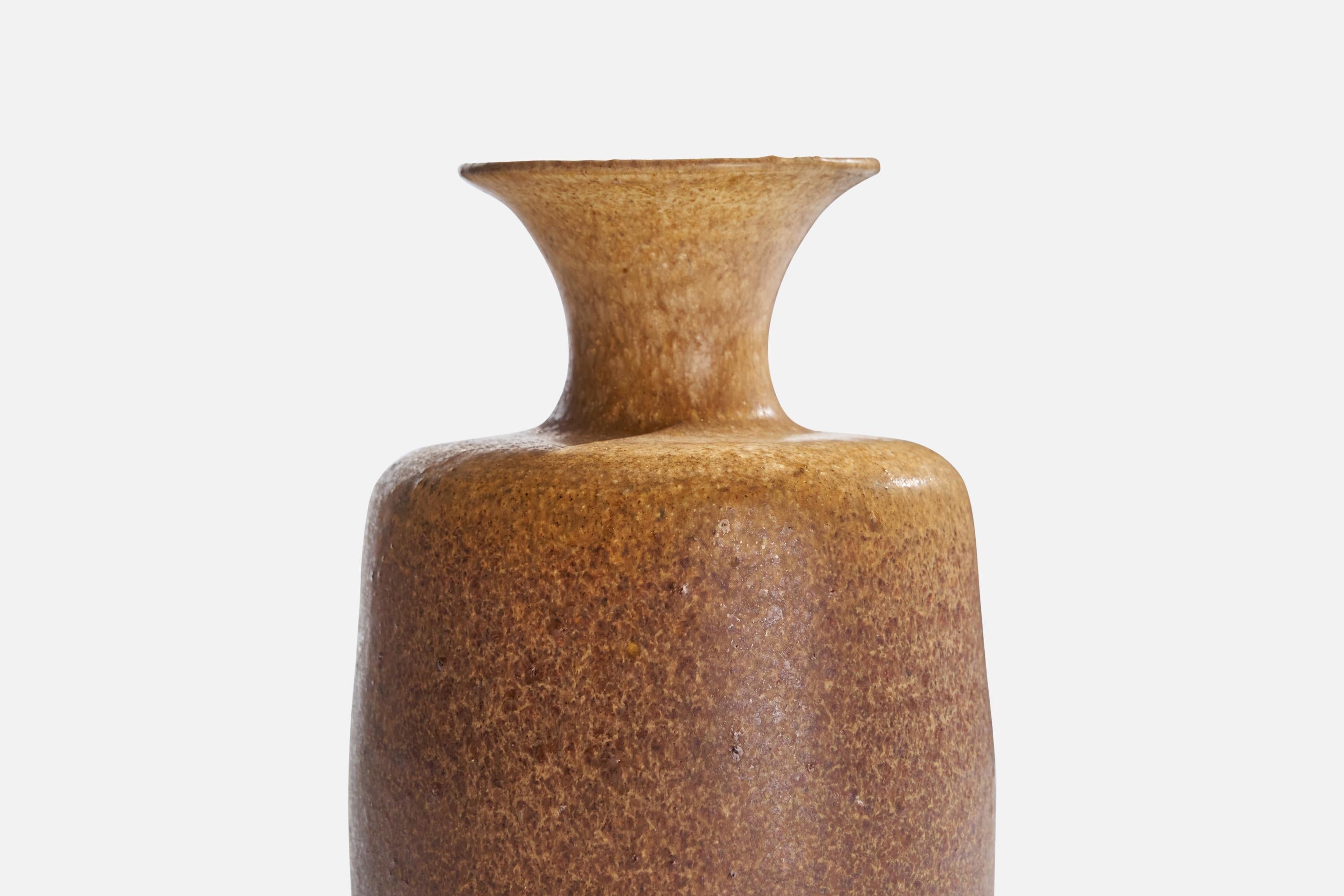 Milieu du XXe siècle Designer suédois, vase, céramique, Suède, années 1960 en vente