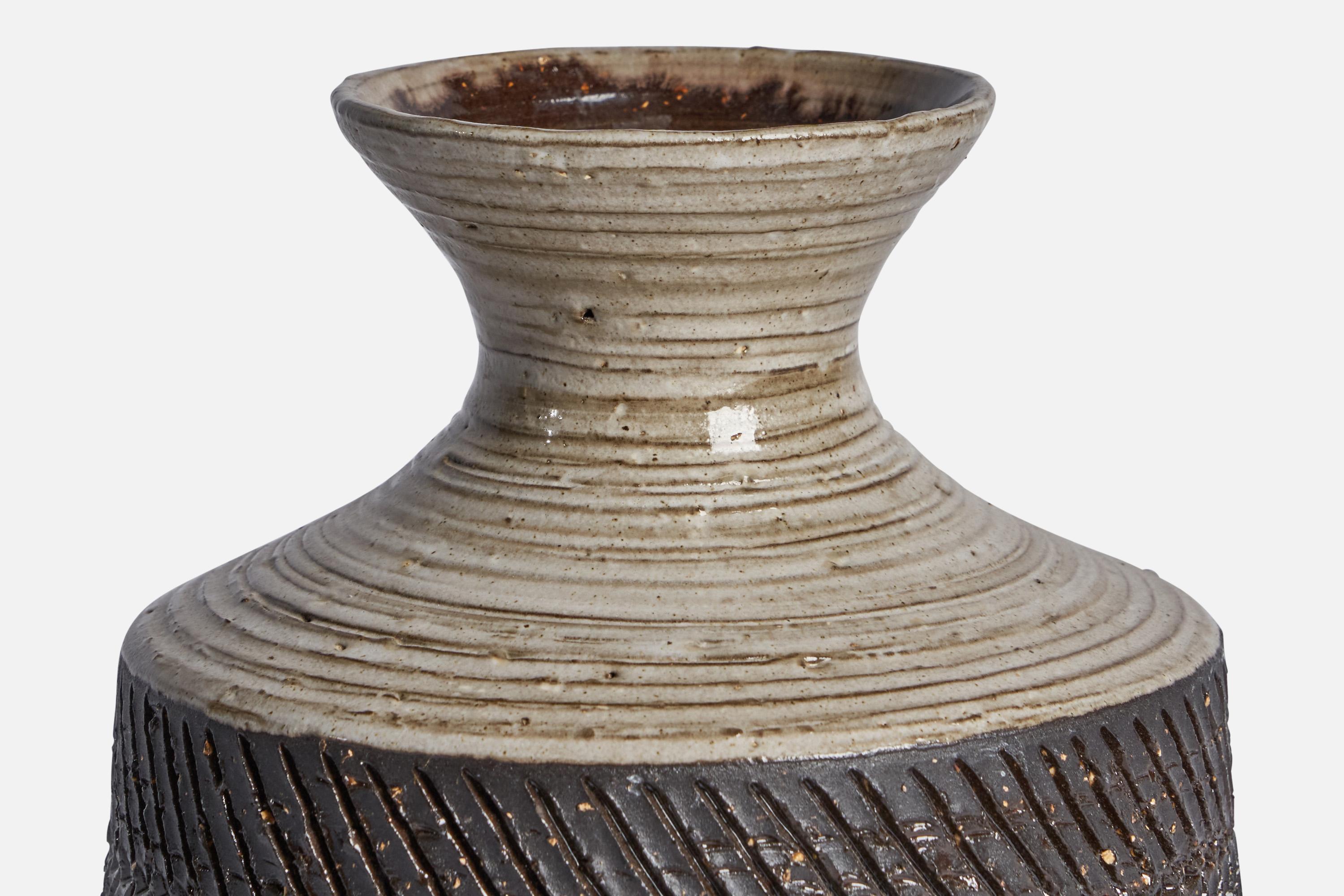 Swedish Designer, Vase, Ceramic, Sweden, 1966 In Good Condition For Sale In High Point, NC