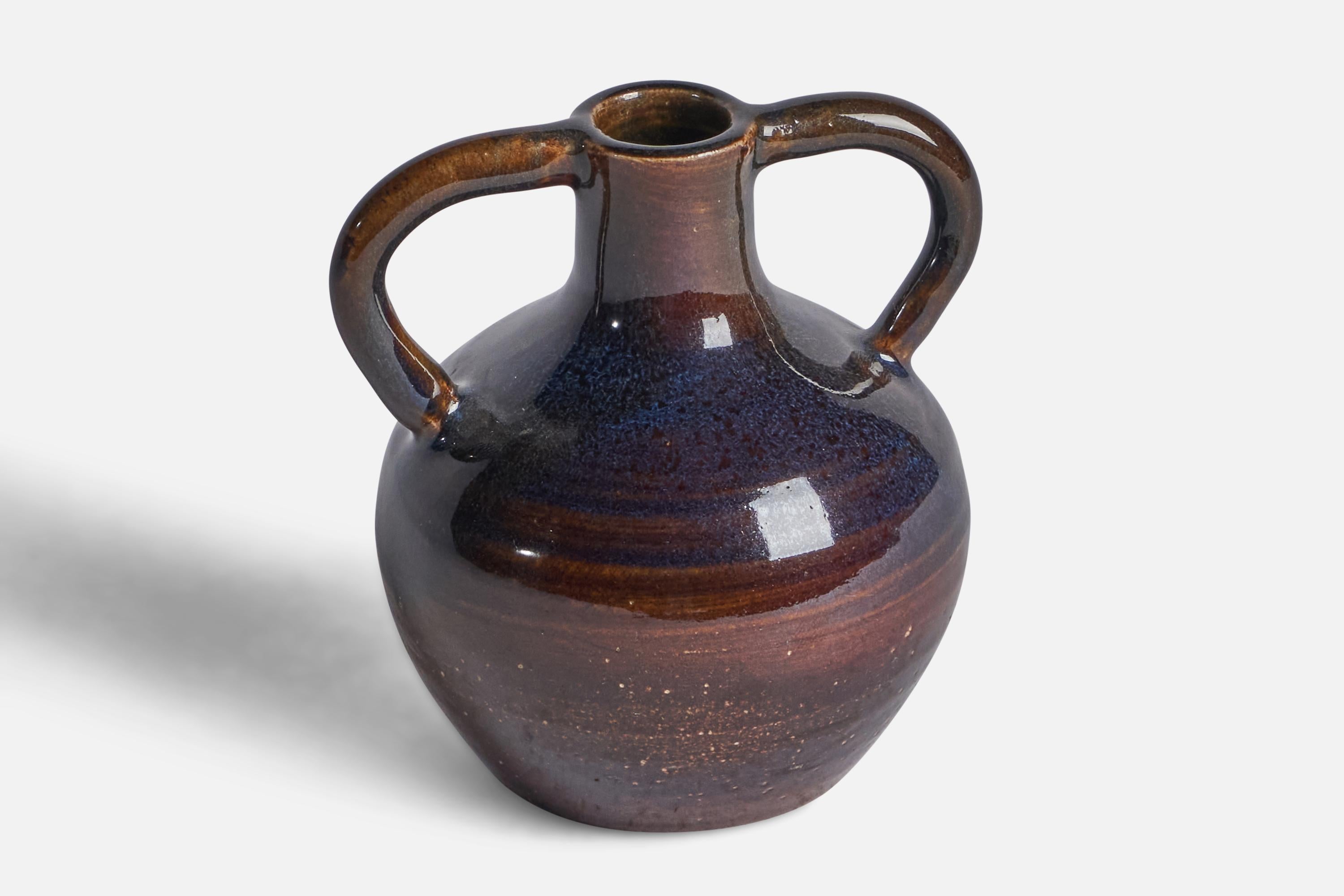 Swedish Designer, Vase, Ceramic, Sweden, 1970s In Good Condition For Sale In High Point, NC