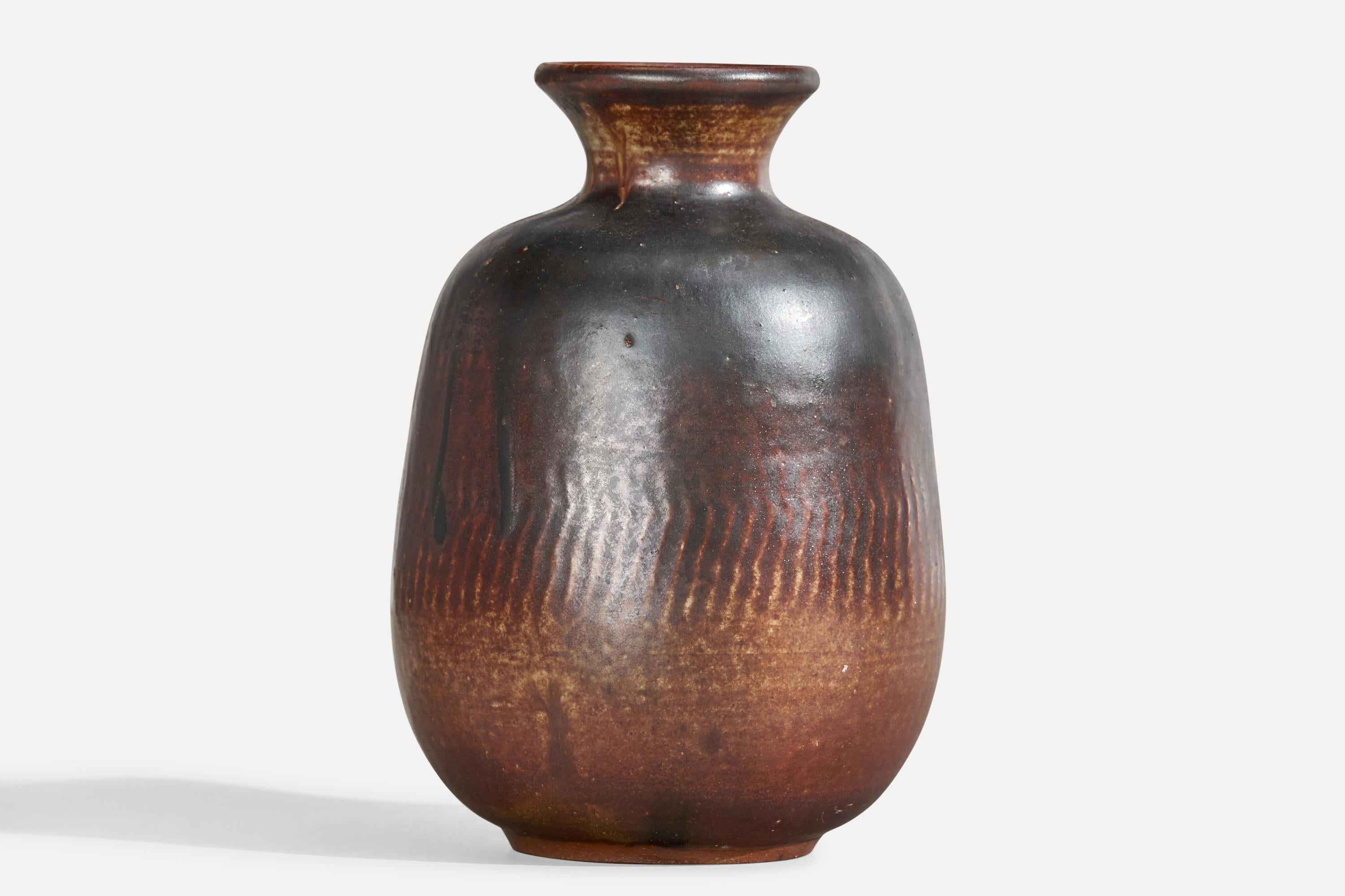 Designer svedese, Vaso, Ceramica, Svezia, 1982 In condizioni buone in vendita a High Point, NC