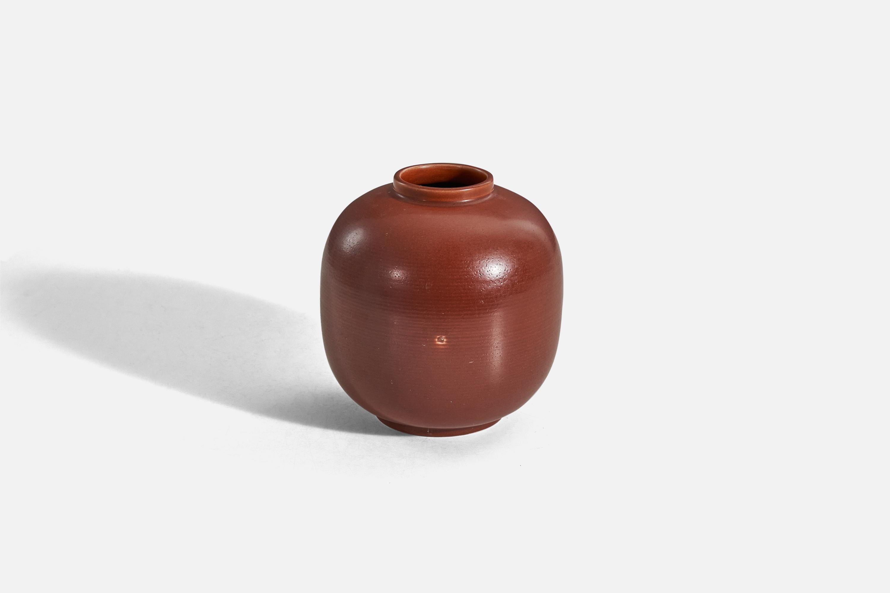 A red, glazed stoneware vase designed and produced in Sweden, c. 1940s.