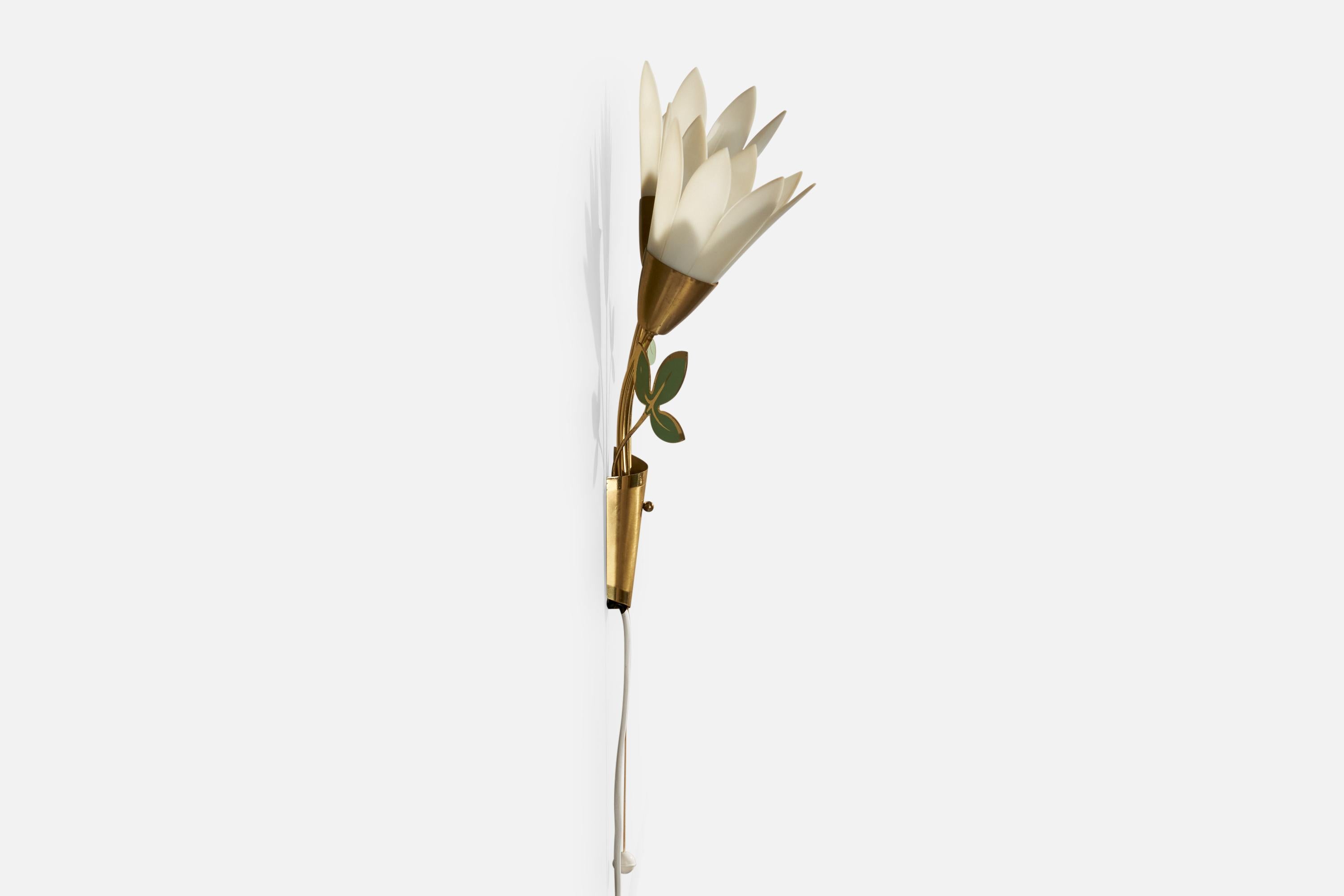 Swedish Designer, Wall Light, Brass, Acrylic, Sweden, 1970s In Good Condition For Sale In High Point, NC