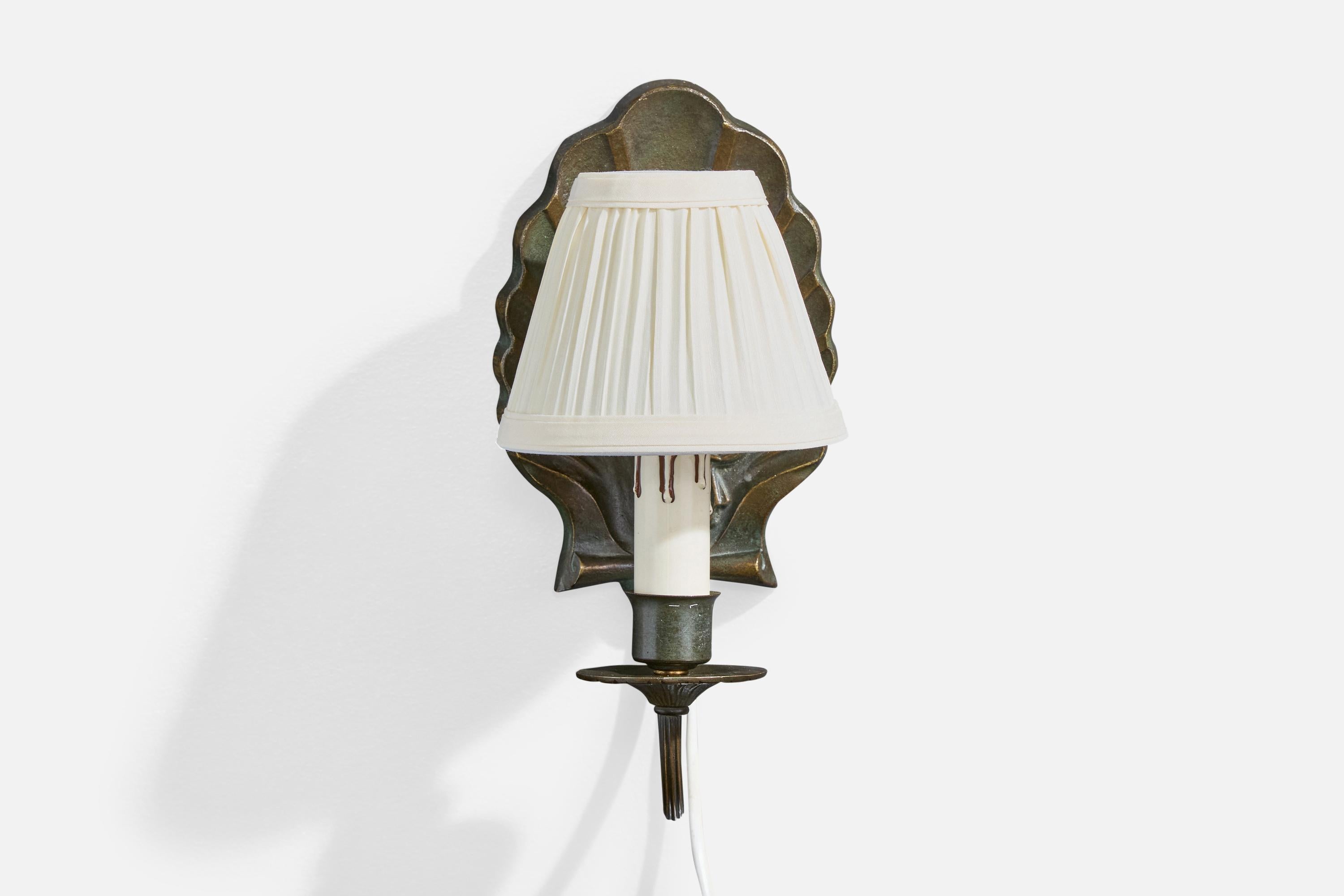 Schwedischer Designer, Wandleuchte, Messing, Bakelit, Stoff, Schweden, 1940er Jahre (Skandinavische Moderne) im Angebot