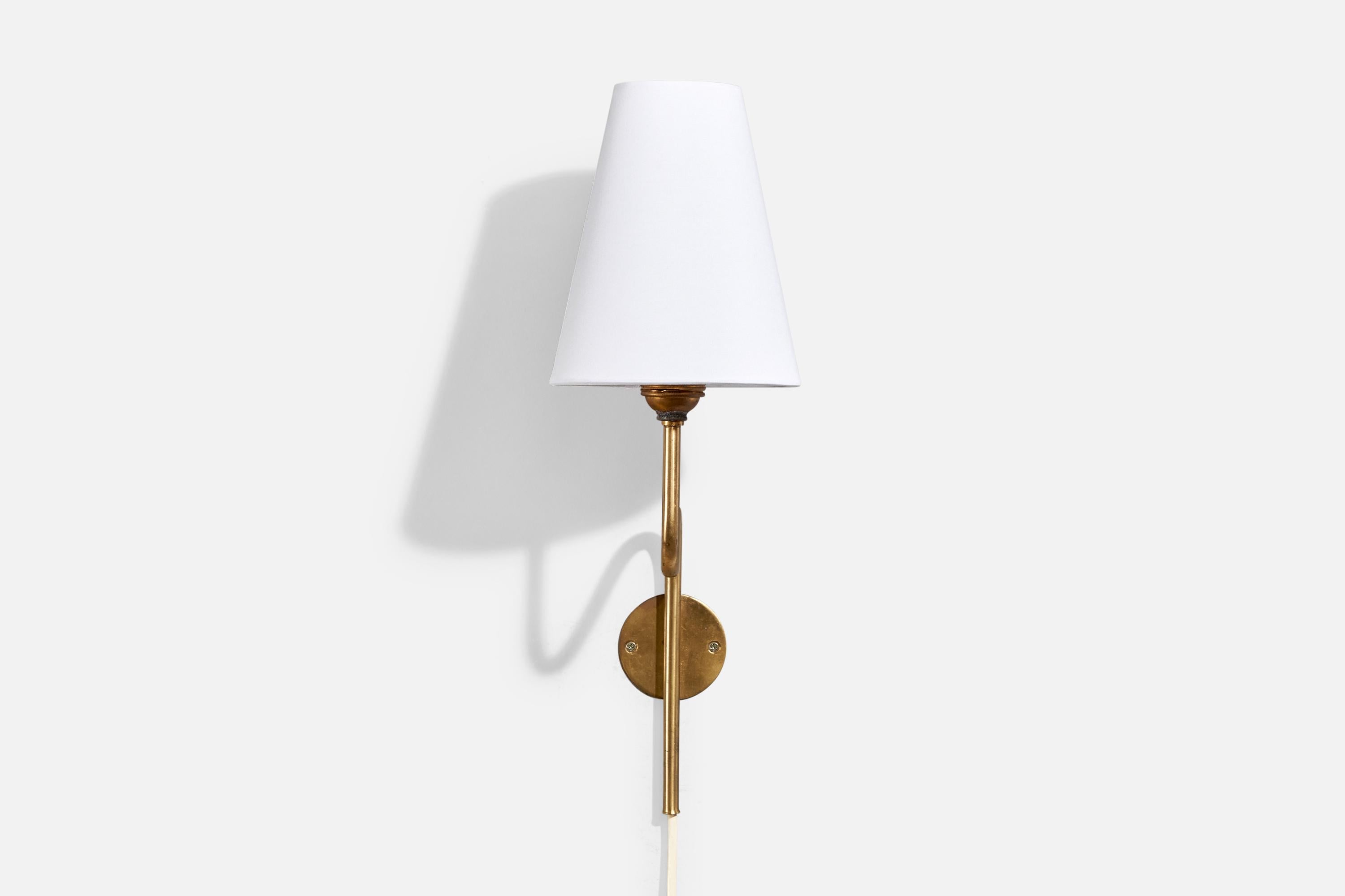 Scandinavo moderno Lampada da parete di design svedese, ottone, tessuto, Svezia, anni '1930 in vendita