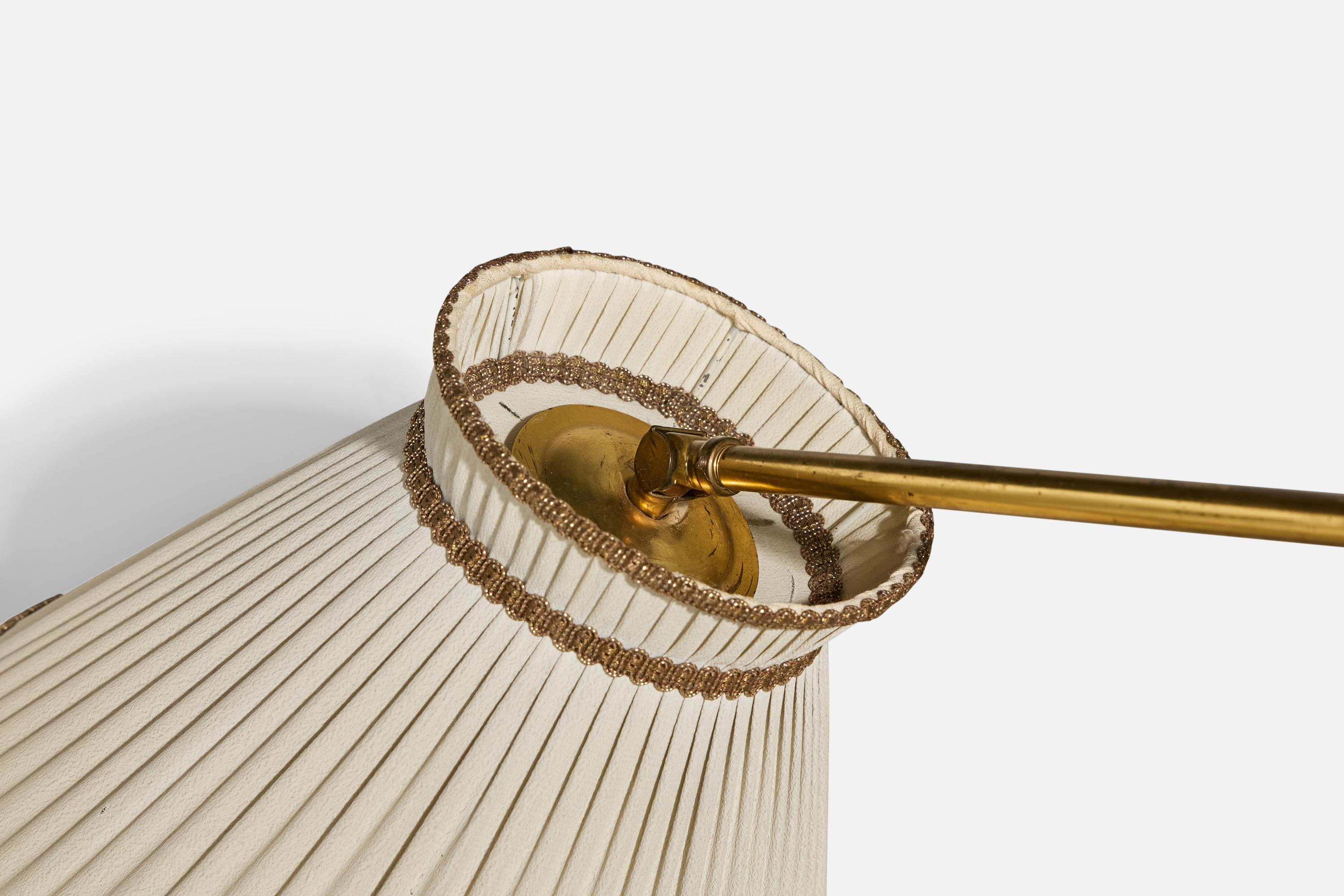 Lampada da parete di design svedese, ottone, tessuto, Svezia, anni '1940 in vendita 3