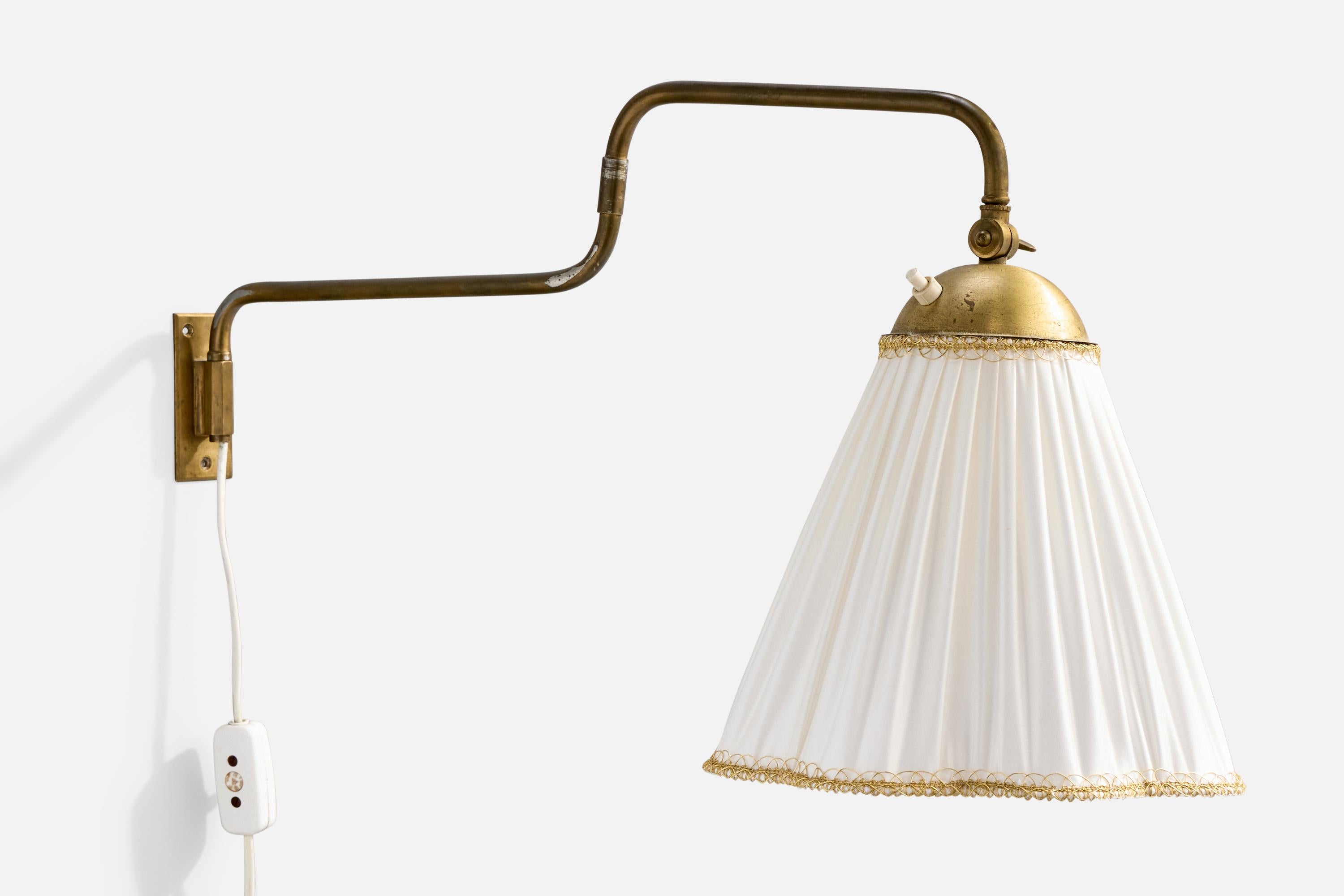 An adjustable brass, brass-colored metal and white fabric wall light designed and produced in Sweden, c. 1940s.

Overall Dimensions (Inches): 12.0