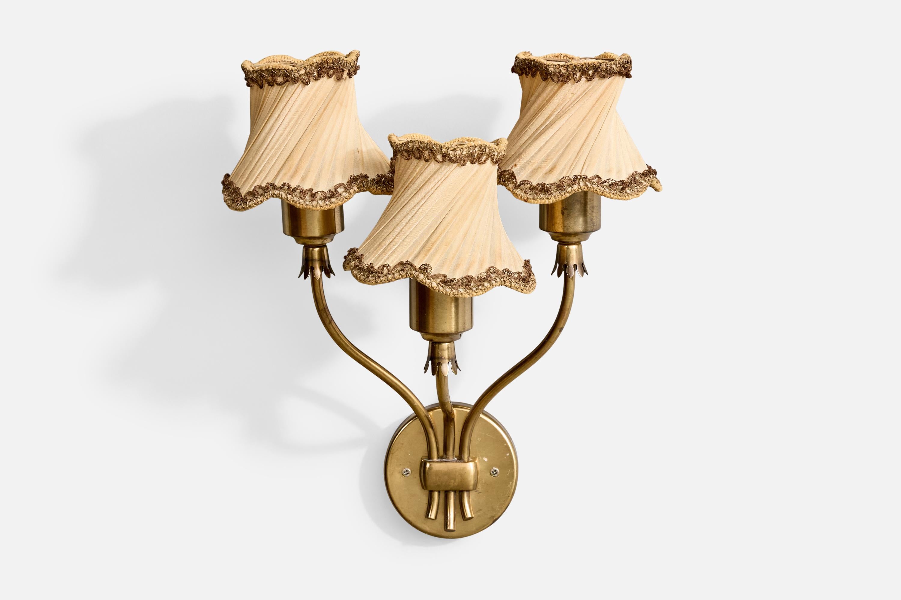 A brass and beige fabric wall light designed and produced in Sweden, c. 1940s.

Overall Dimensions (Inches): 13.5