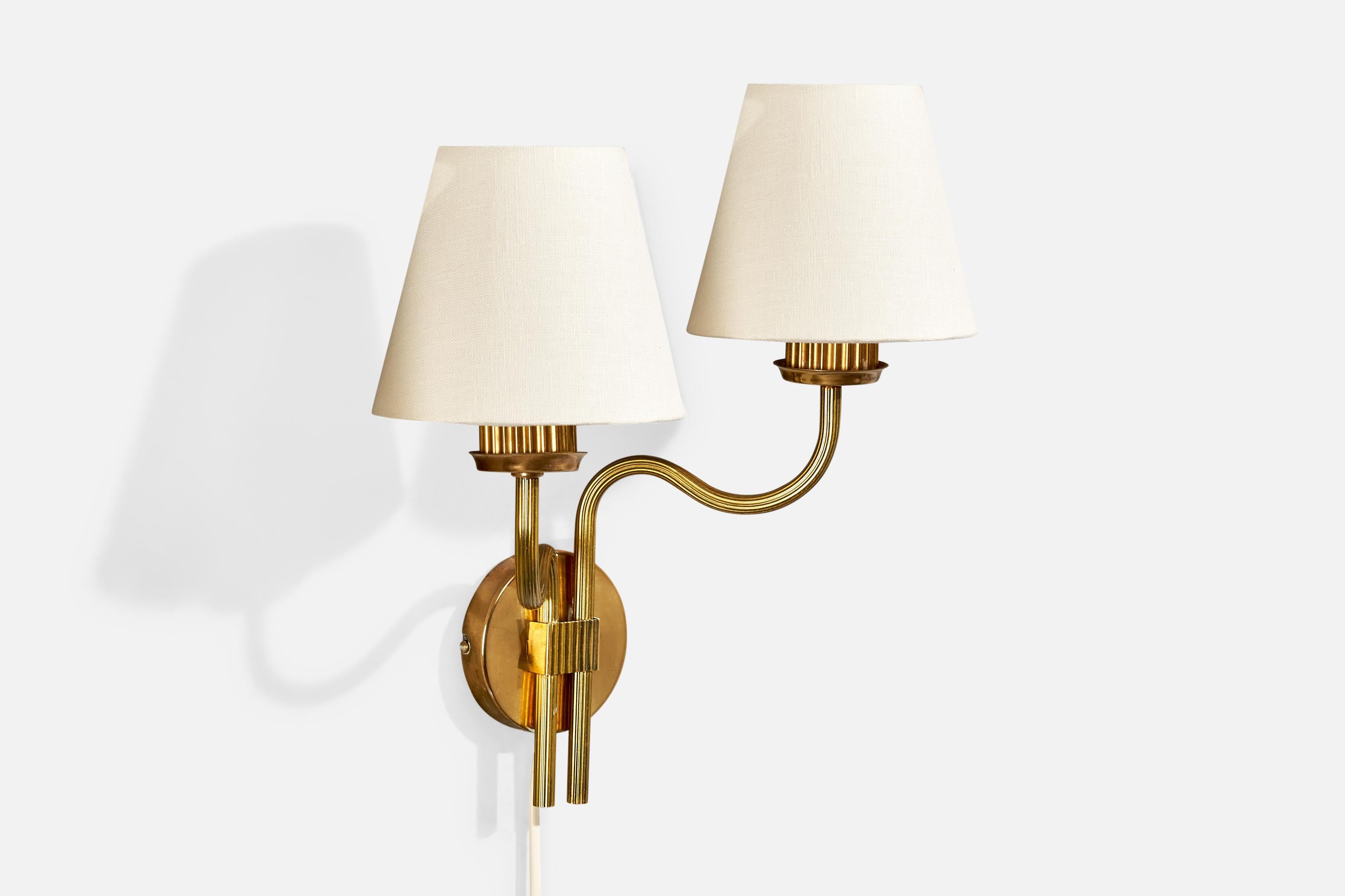 Scandinavo moderno Lampada da parete di design svedese, ottone, tessuto, Svezia, anni '1940 in vendita