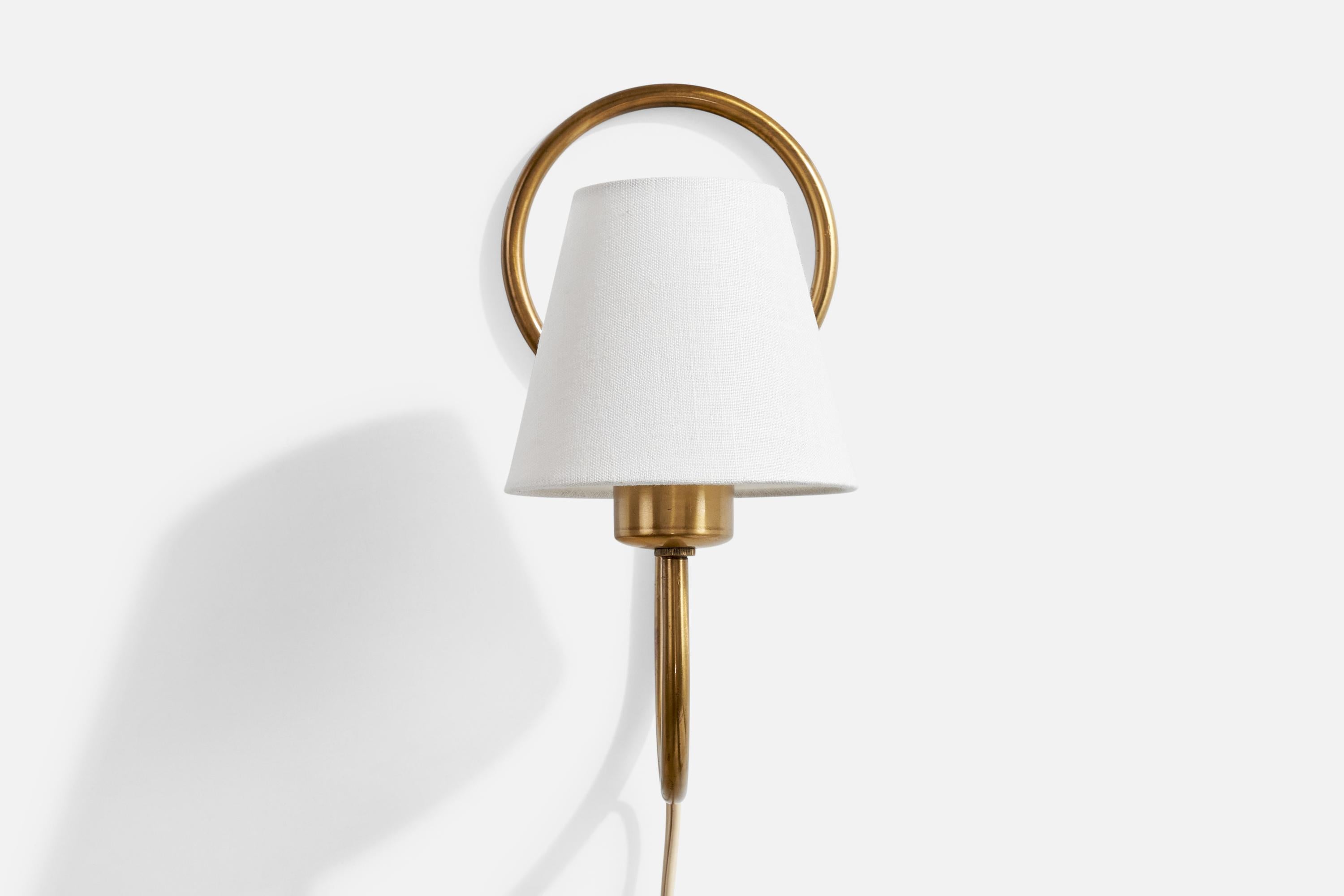 Scandinavo moderno Swedish Designer, Wall Light, Brass, Fabric, Sweden, 1940s in vendita