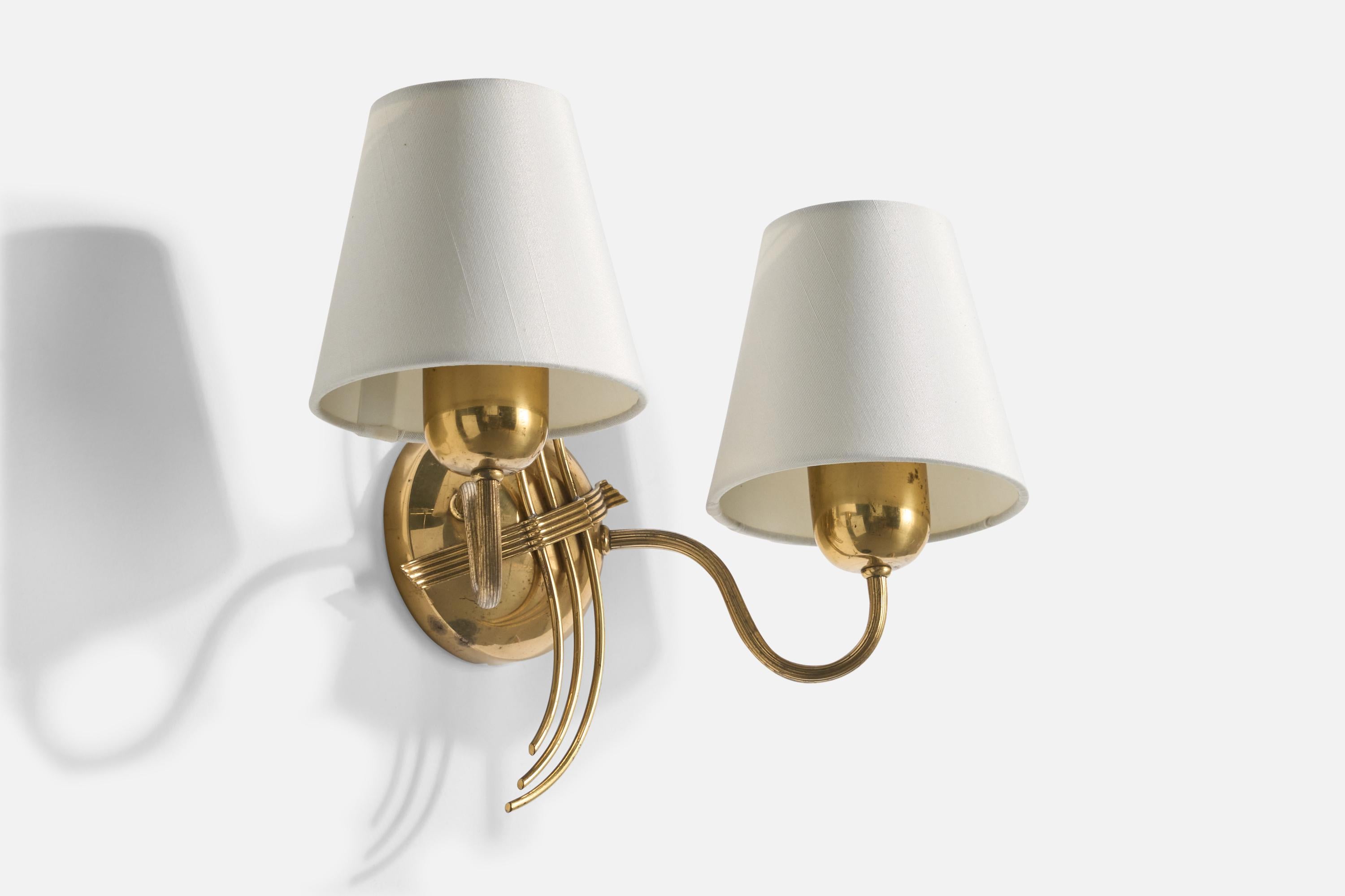 Scandinavo moderno Lampada da parete di design svedese, ottone, tessuto, Svezia, anni '1940 in vendita