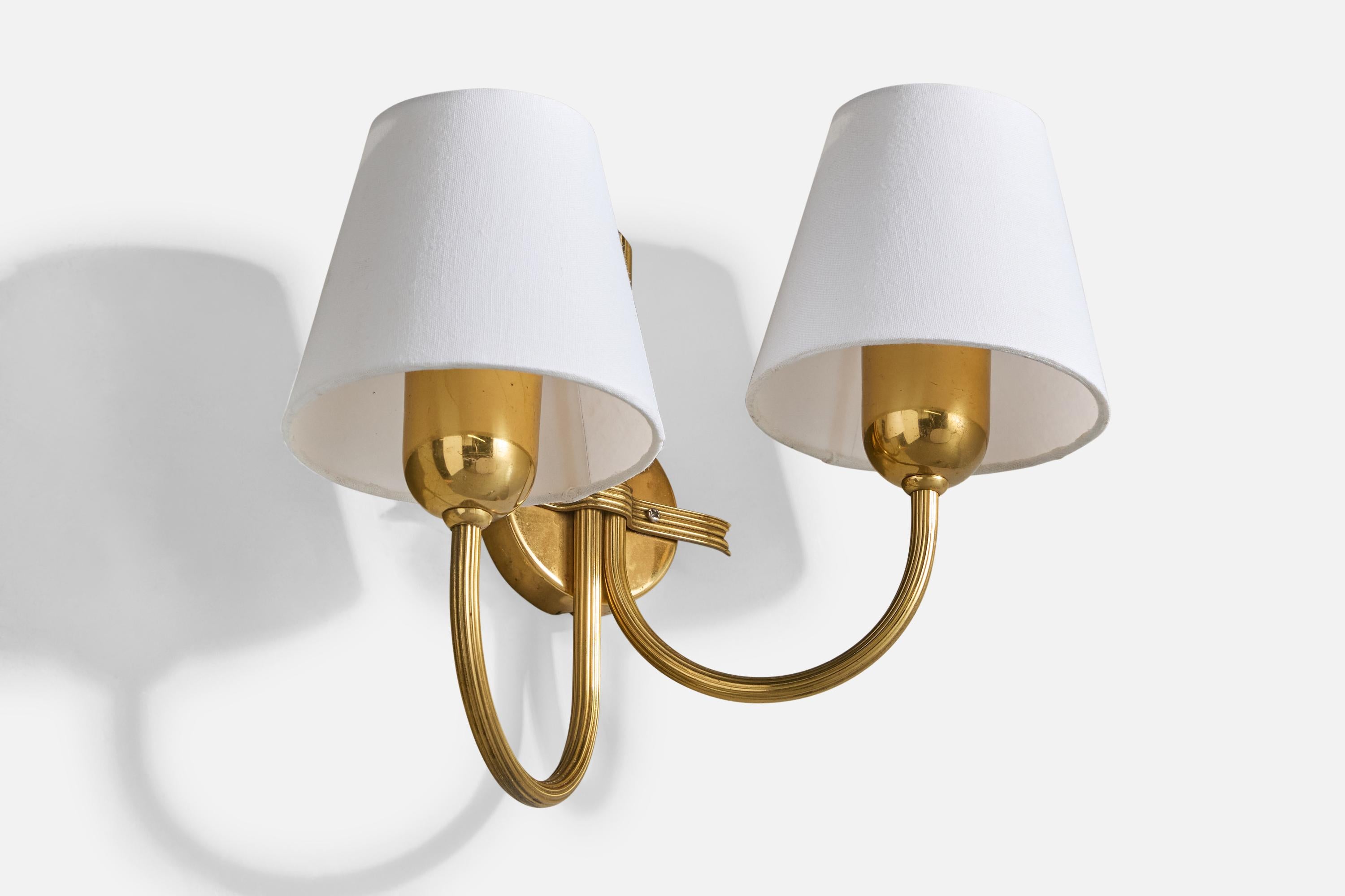 Scandinavo moderno Lampada da parete di design svedese, ottone, tessuto, Svezia, anni '1940 in vendita