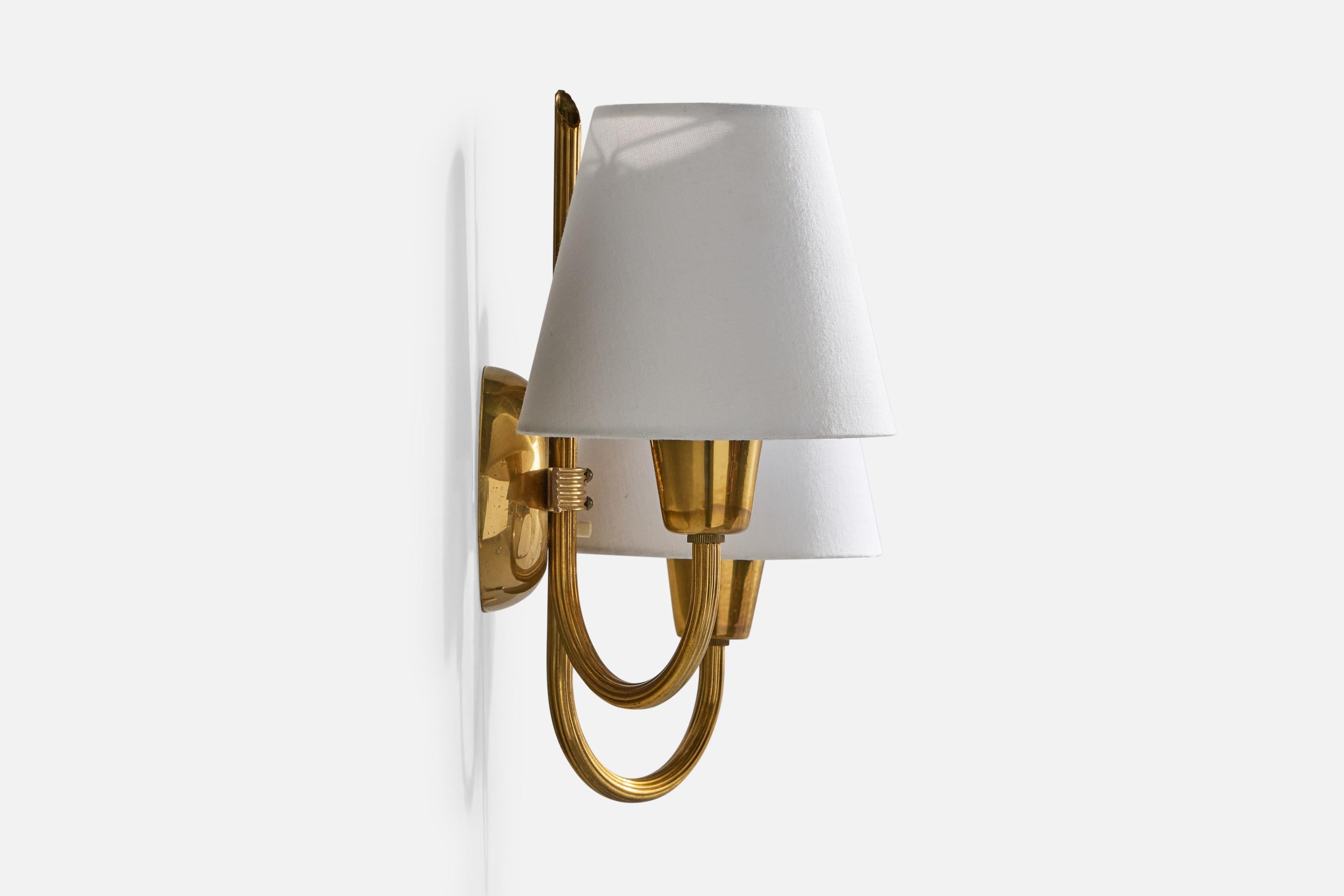 Svedese Lampada da parete di design svedese, ottone, tessuto, Svezia, anni '1940 in vendita