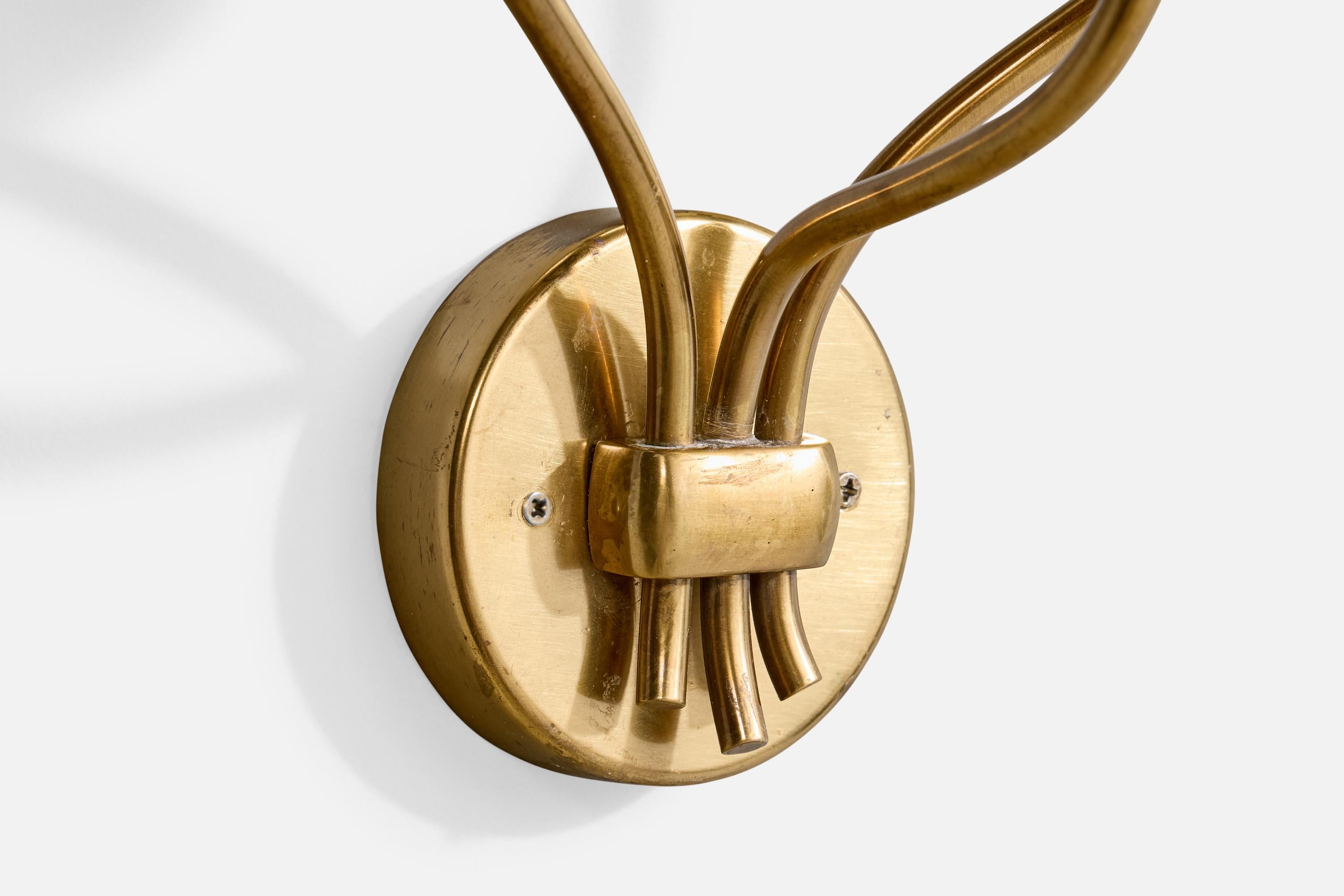 Swedish Designer, Wall Light, Brass, Fabric, Sweden, 1940s Bon état - En vente à High Point, NC