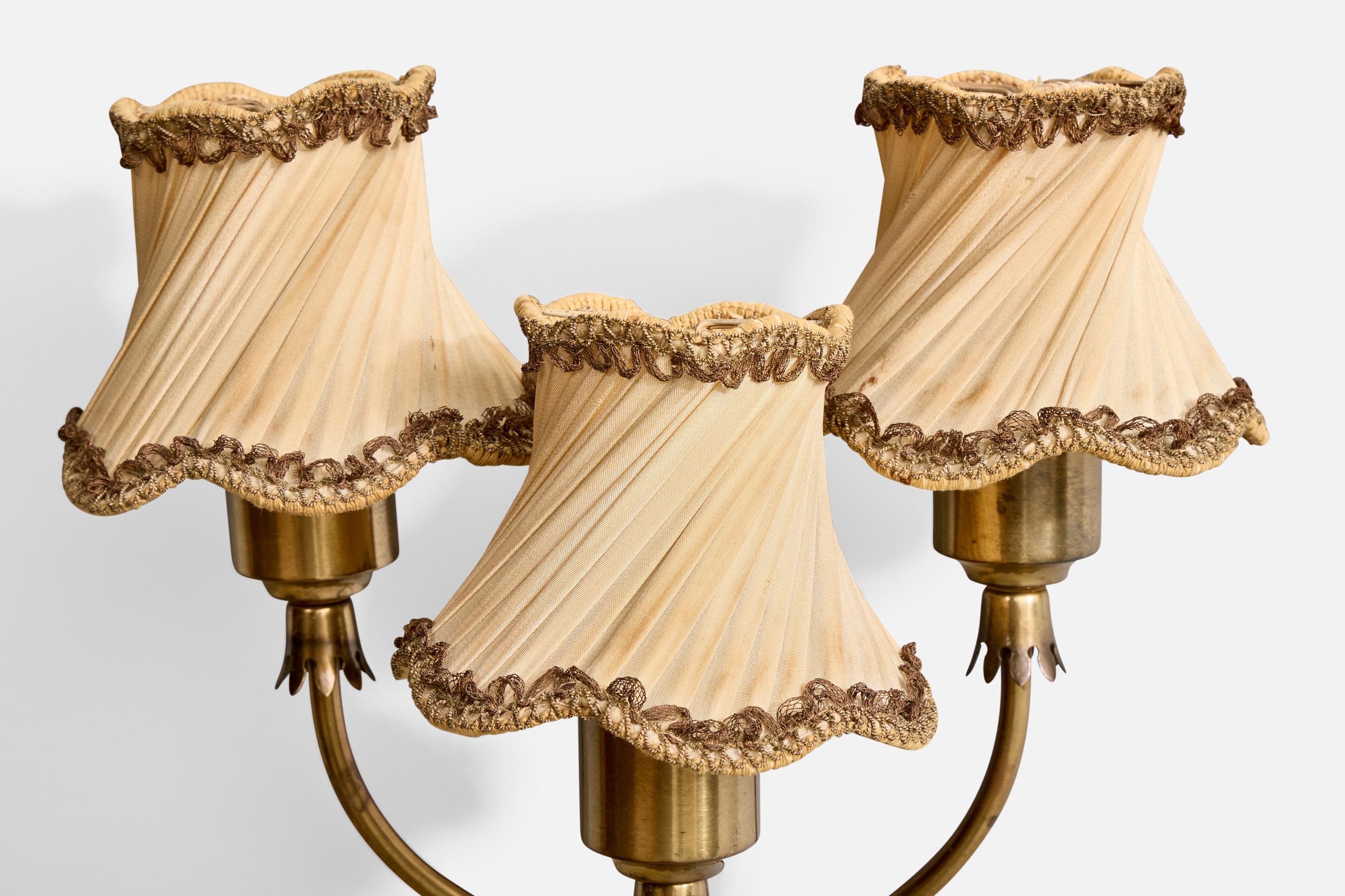 Milieu du XXe siècle Swedish Designer, Wall Light, Brass, Fabric, Sweden, 1940s en vente