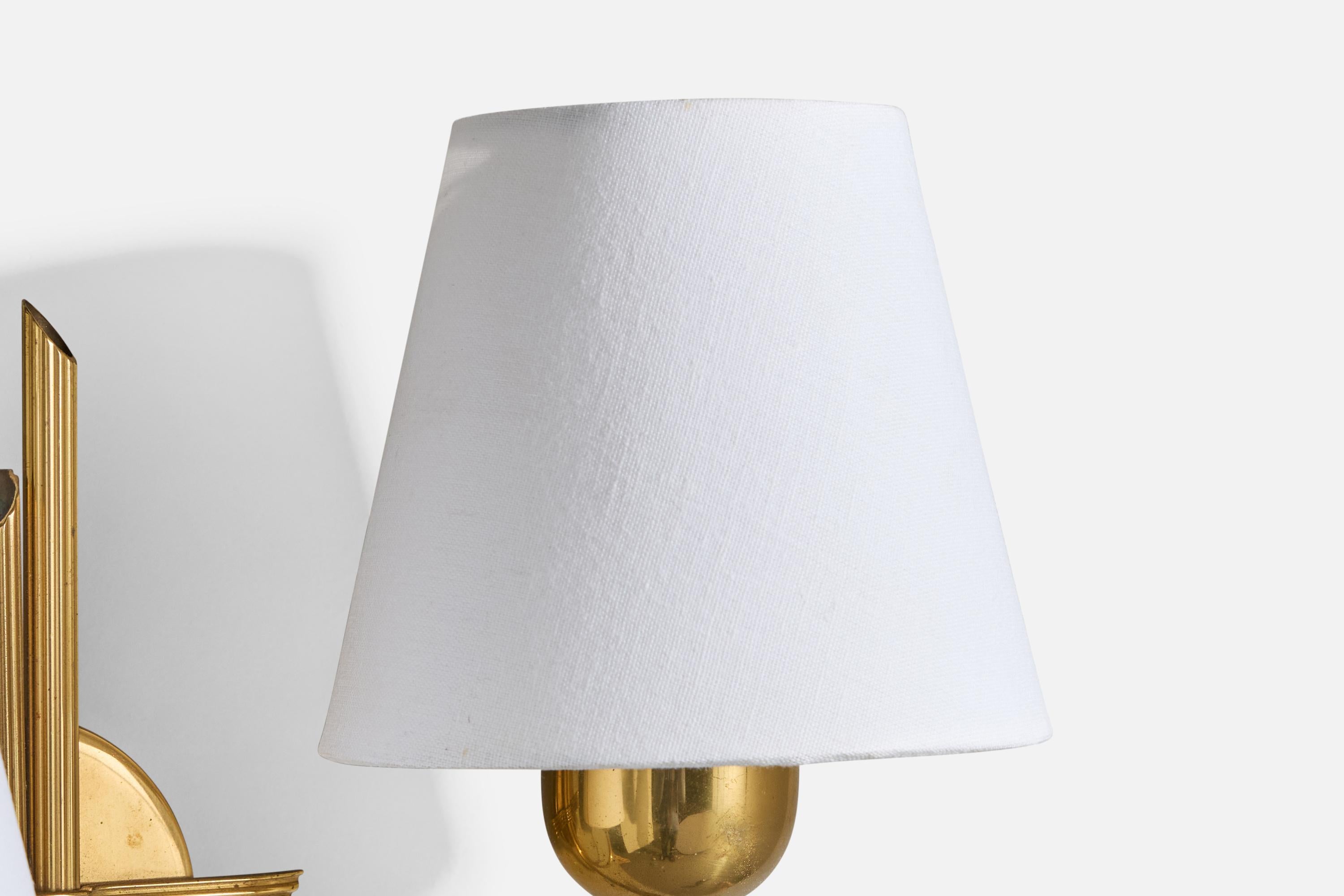 Ottone Lampada da parete di design svedese, ottone, tessuto, Svezia, anni '1940 in vendita