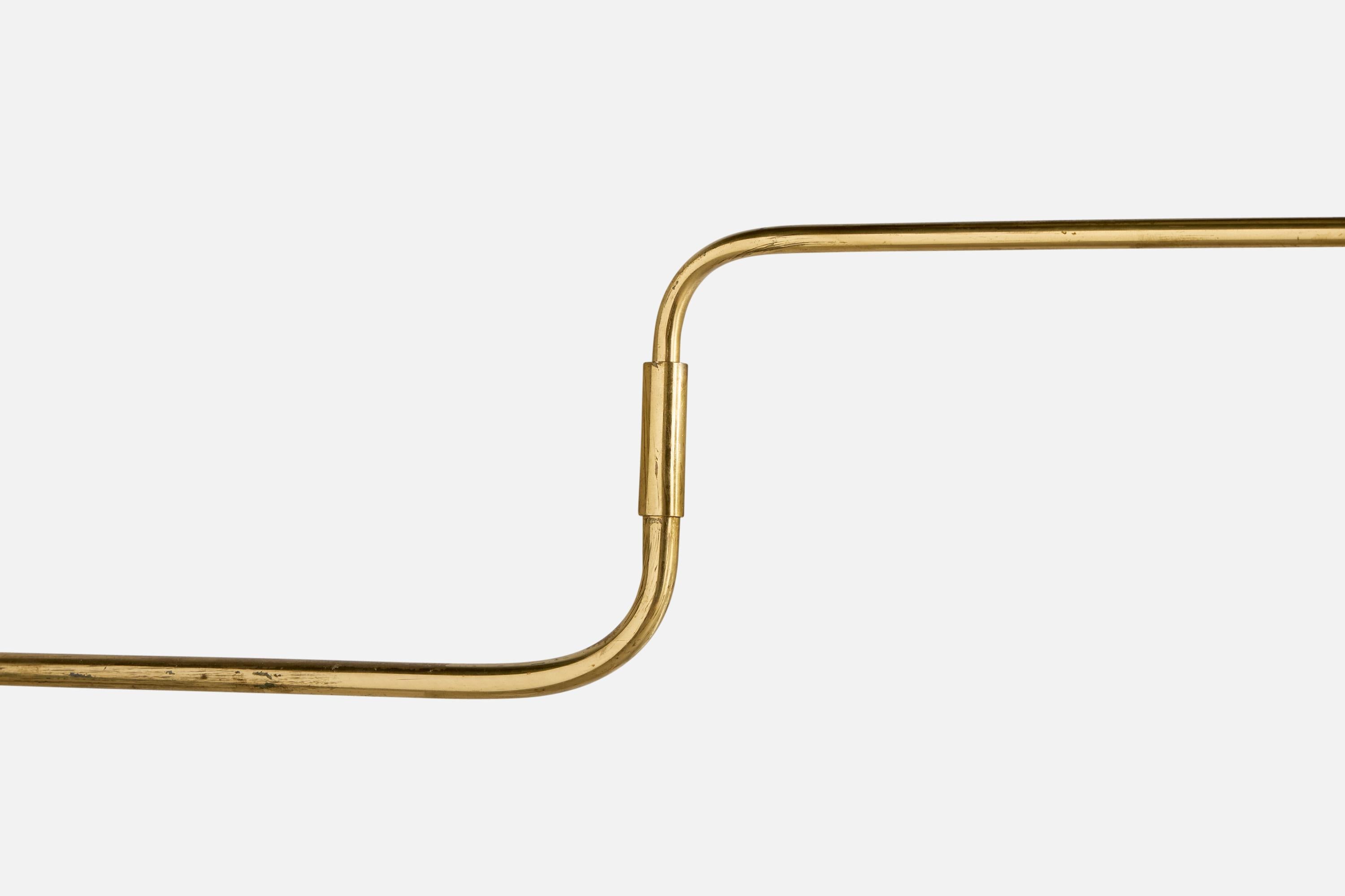Lampada da parete di design svedese, ottone, tessuto, Svezia, anni '1940 in vendita 1