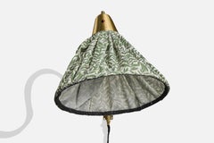 Schwedische Designerin, Wandleuchte, Messing, Stoff, Schweden, 1950er Jahre