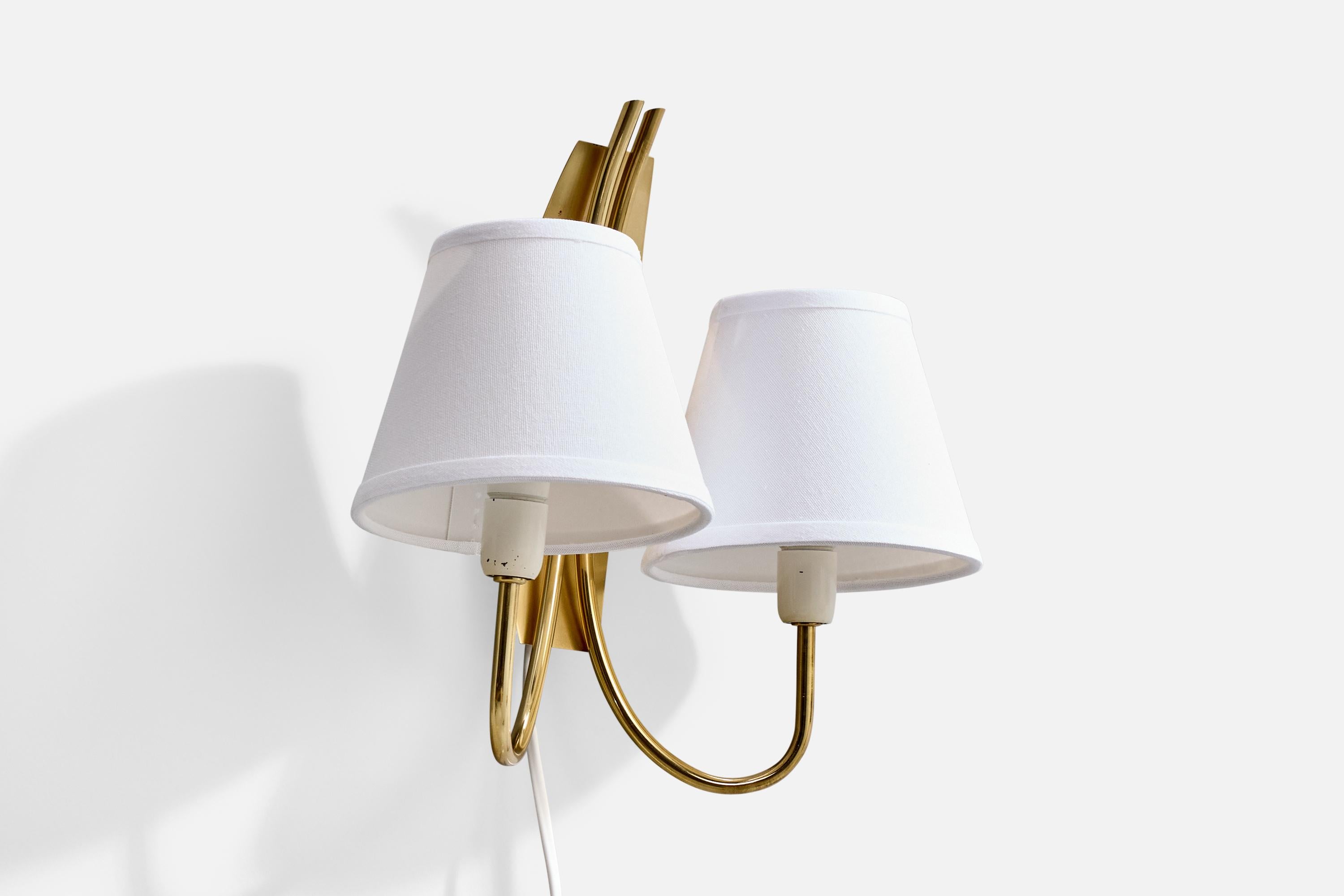 Mid-Century moderno Lampada da parete di design svedese, ottone, tessuto, Svezia, anni '50 in vendita