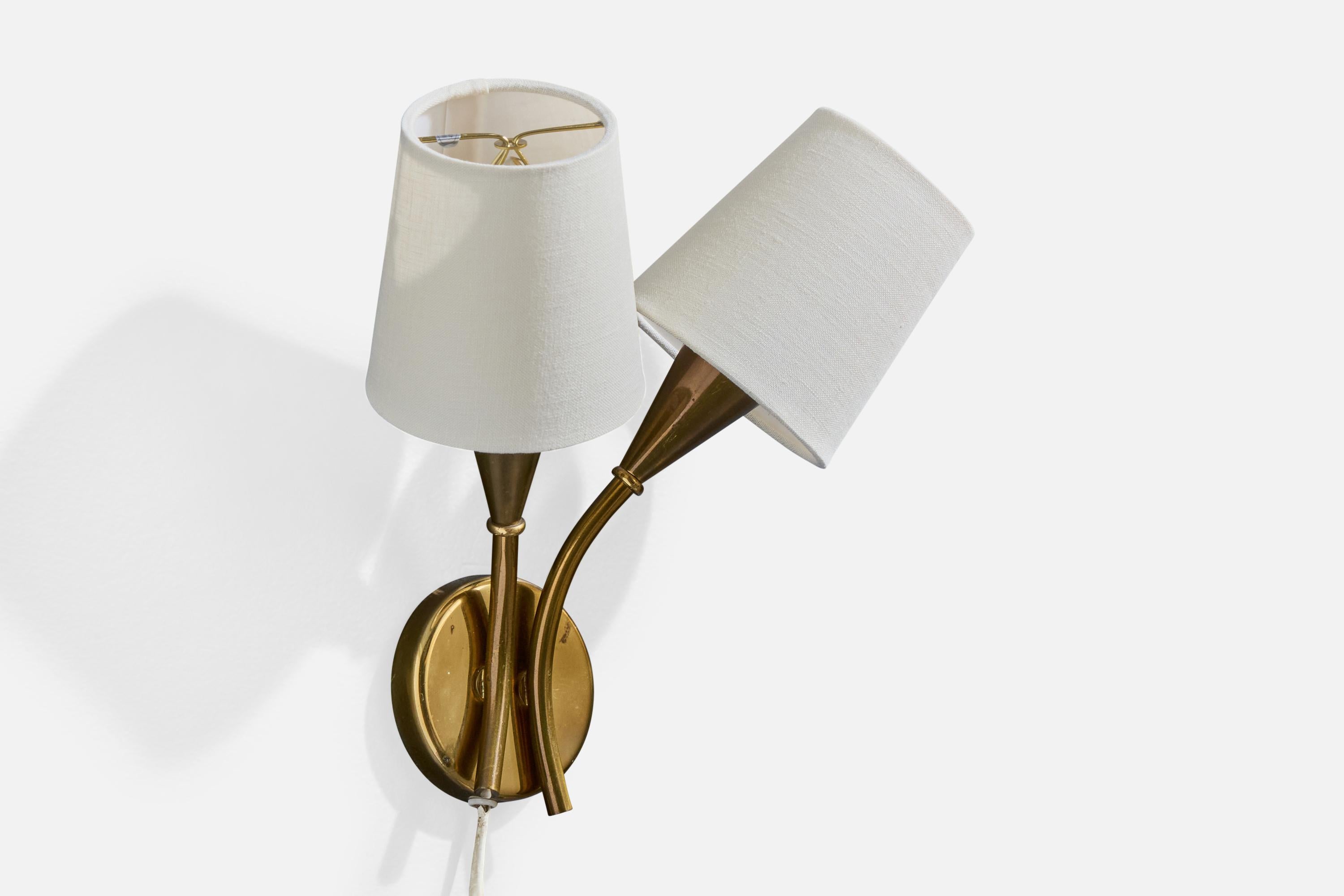 Diseñador sueco, aplique, latón, tela, Suecia, años 50 Moderno de mediados de siglo en venta