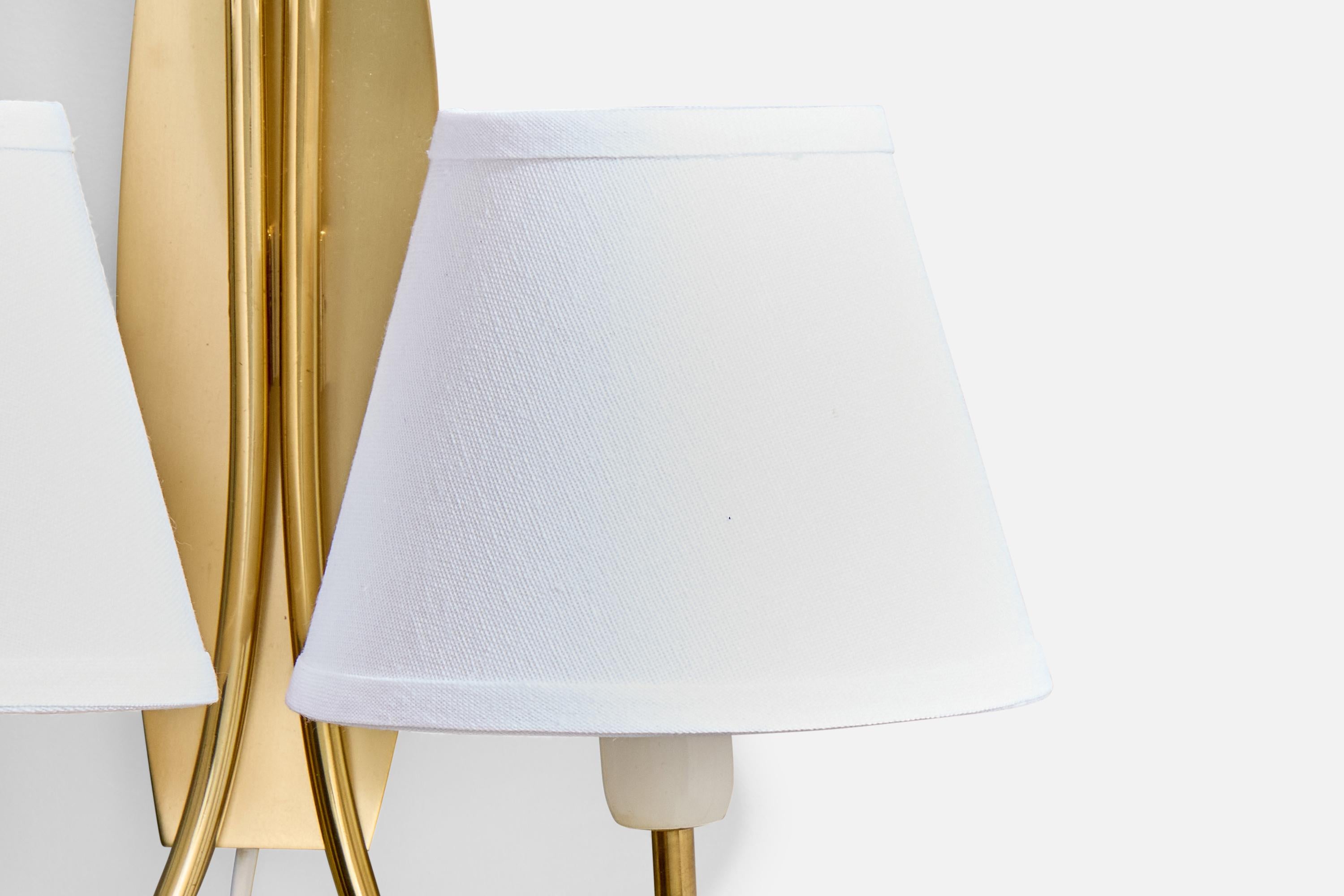 Lampada da parete di design svedese, ottone, tessuto, Svezia, anni '50 In condizioni buone in vendita a High Point, NC