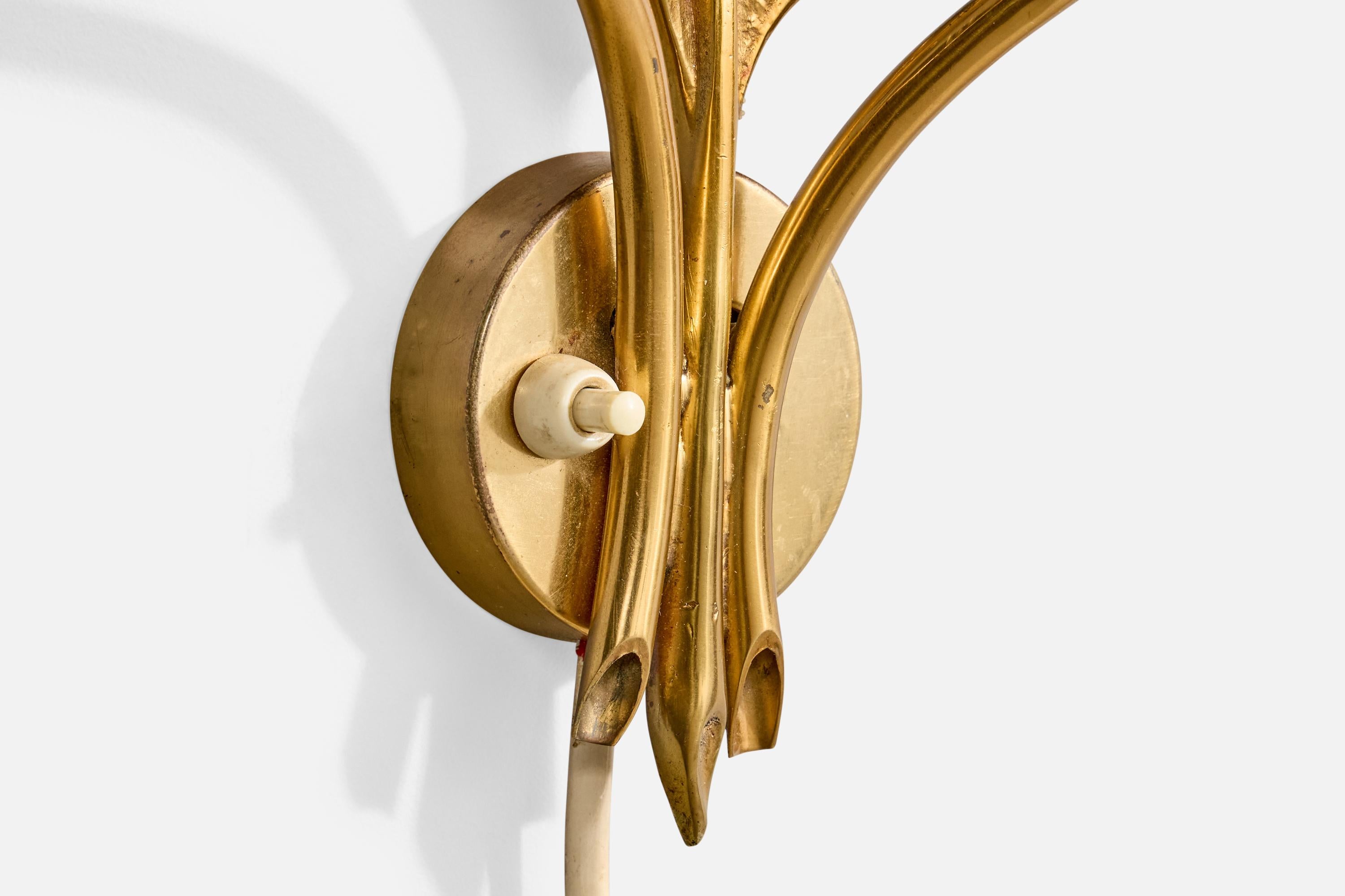 Swedish Designer, Wall Light, Brass, Fabric, Sweden, 1950s In condizioni buone in vendita a High Point, NC