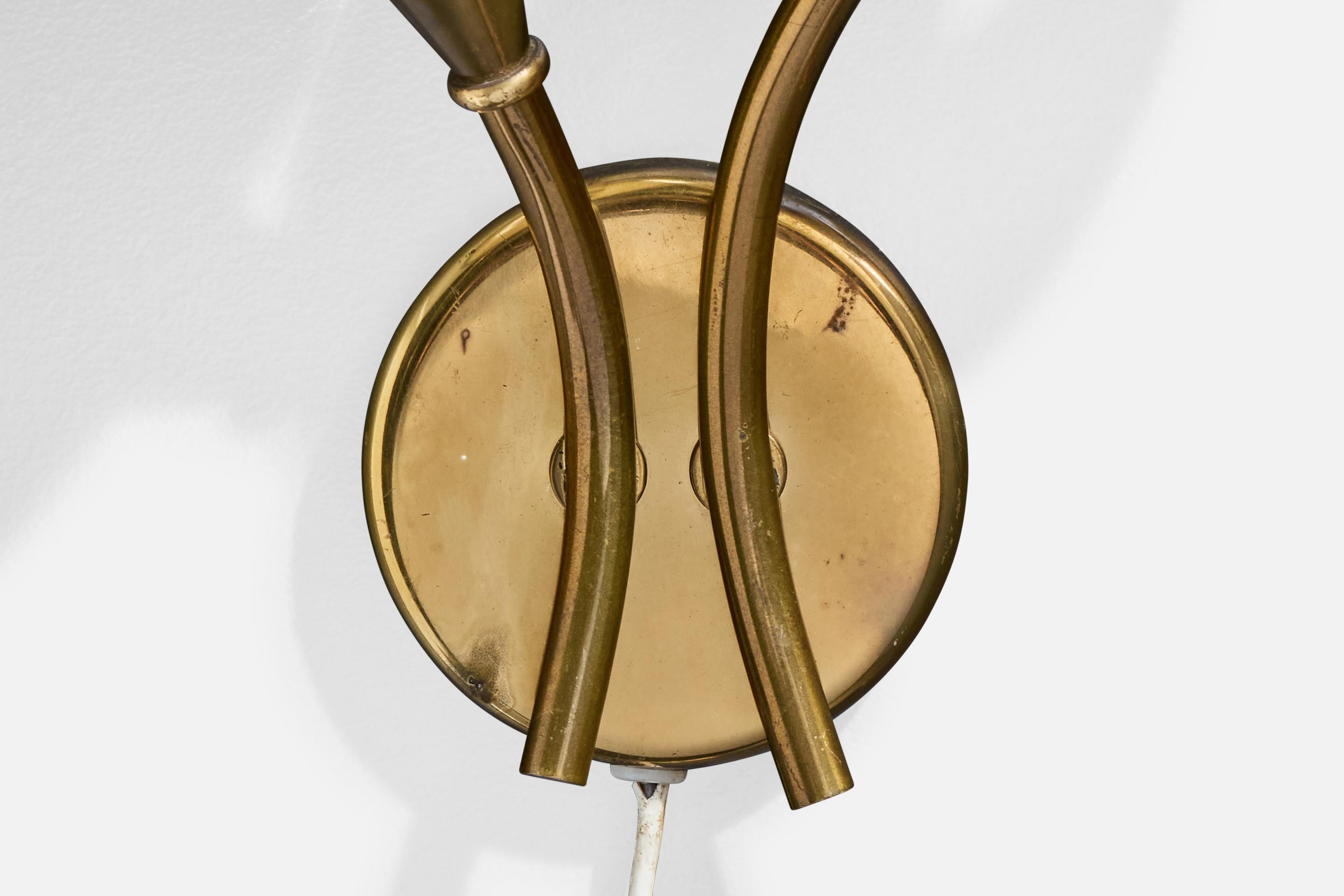 Diseñador sueco, aplique, latón, tela, Suecia, años 50 en Bueno estado para la venta en High Point, NC