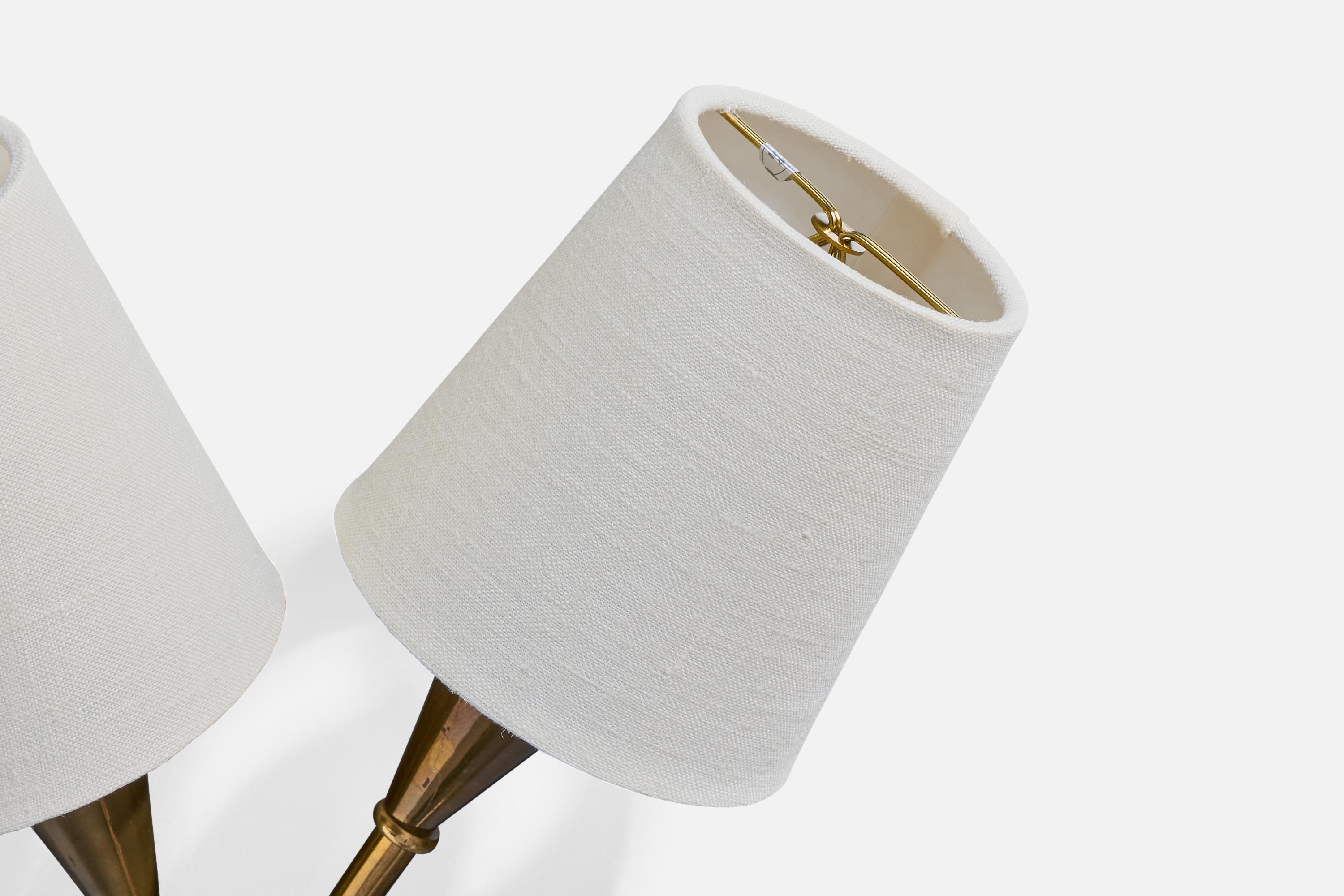 Diseñador sueco, aplique, latón, tela, Suecia, años 50 mediados del siglo XX en venta