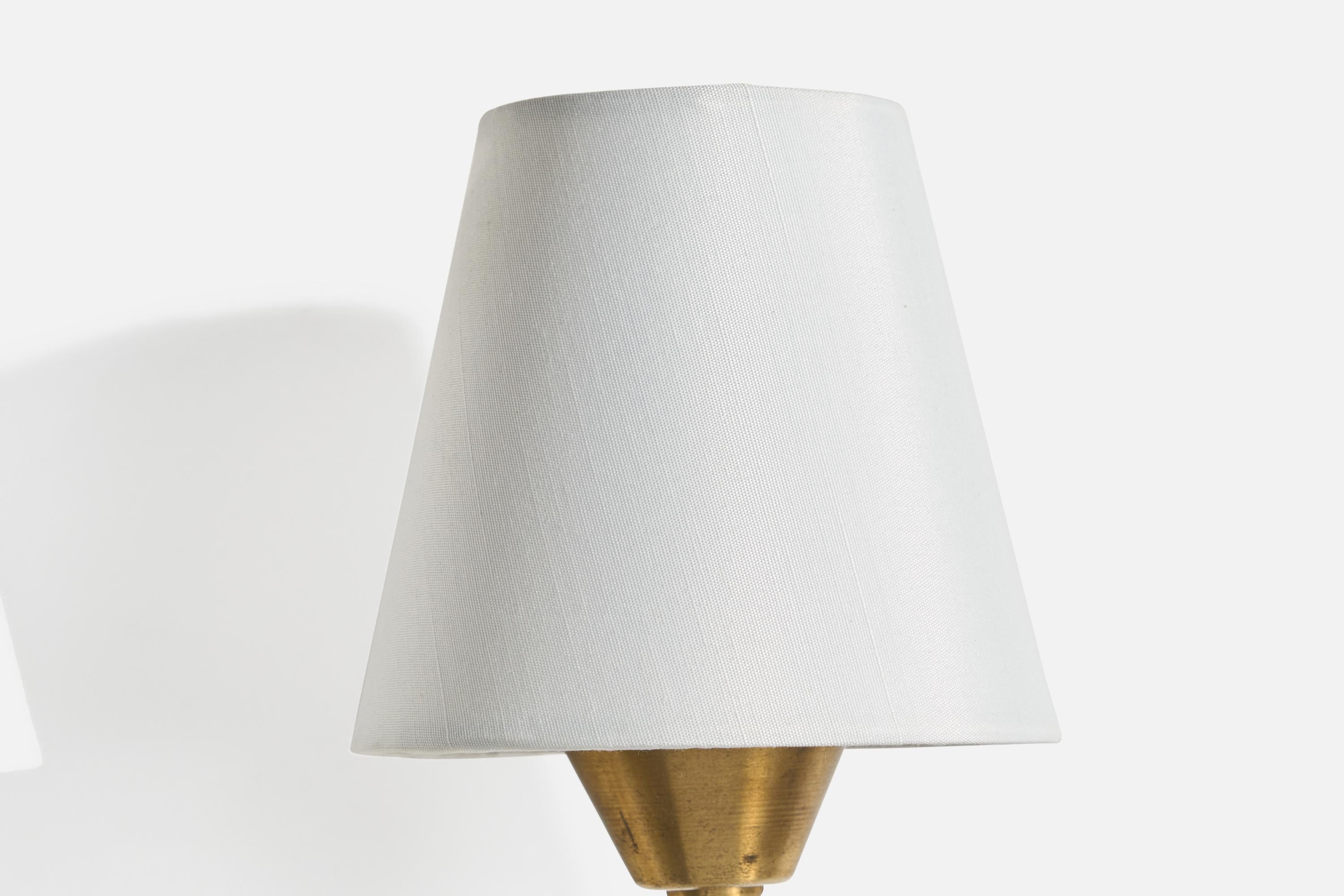Schwedische Designerin, Wandleuchte, Messing, Stoff, Schweden, 1950er Jahre im Angebot 3
