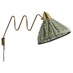 Schwedische Designerin, Wandleuchte, Messing, Stoff, Schweden, 1950er Jahre