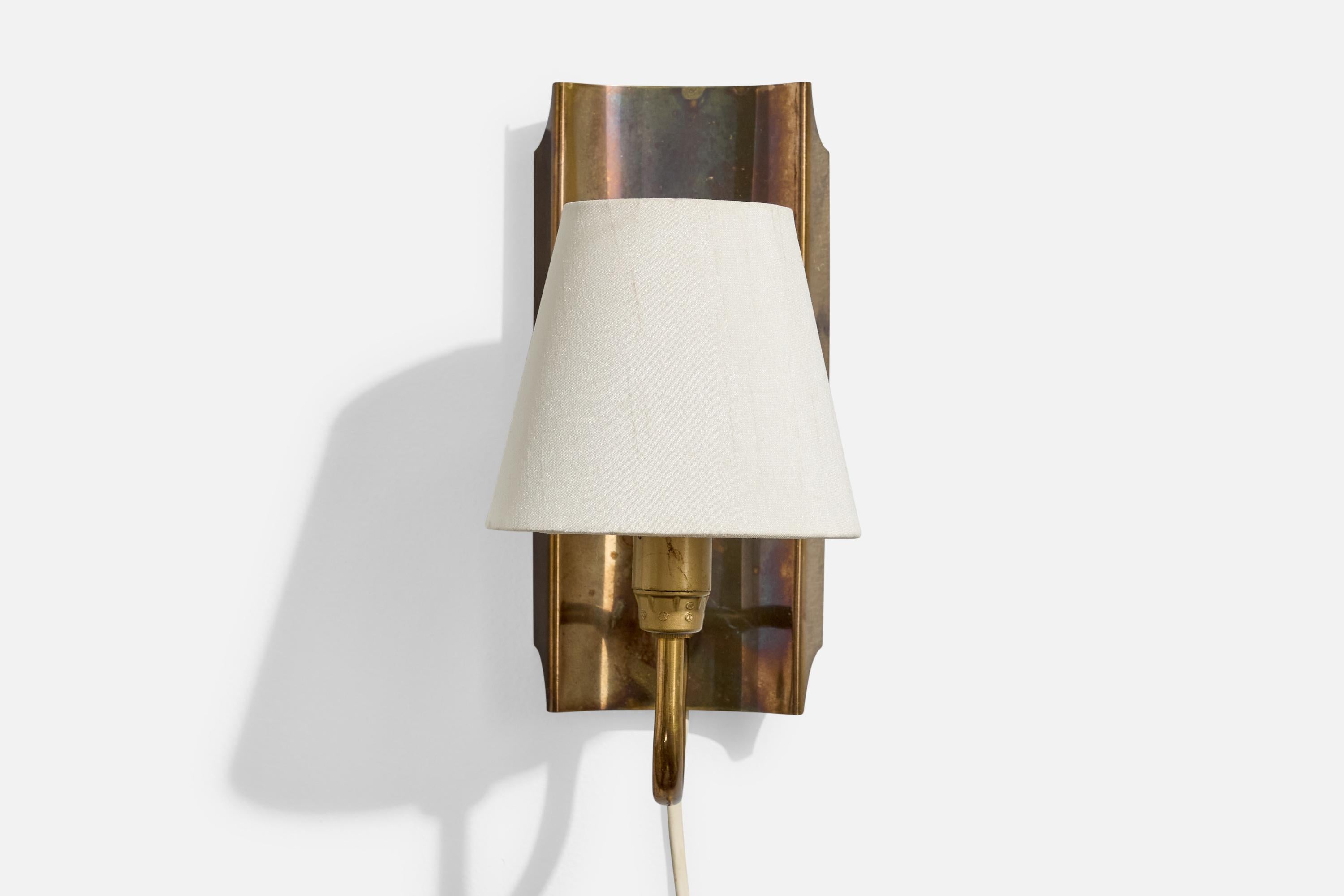 Swedish Designer, Wall Light, Brass, Fabric, Sweden, 1960s In Good Condition For Sale In High Point, NC