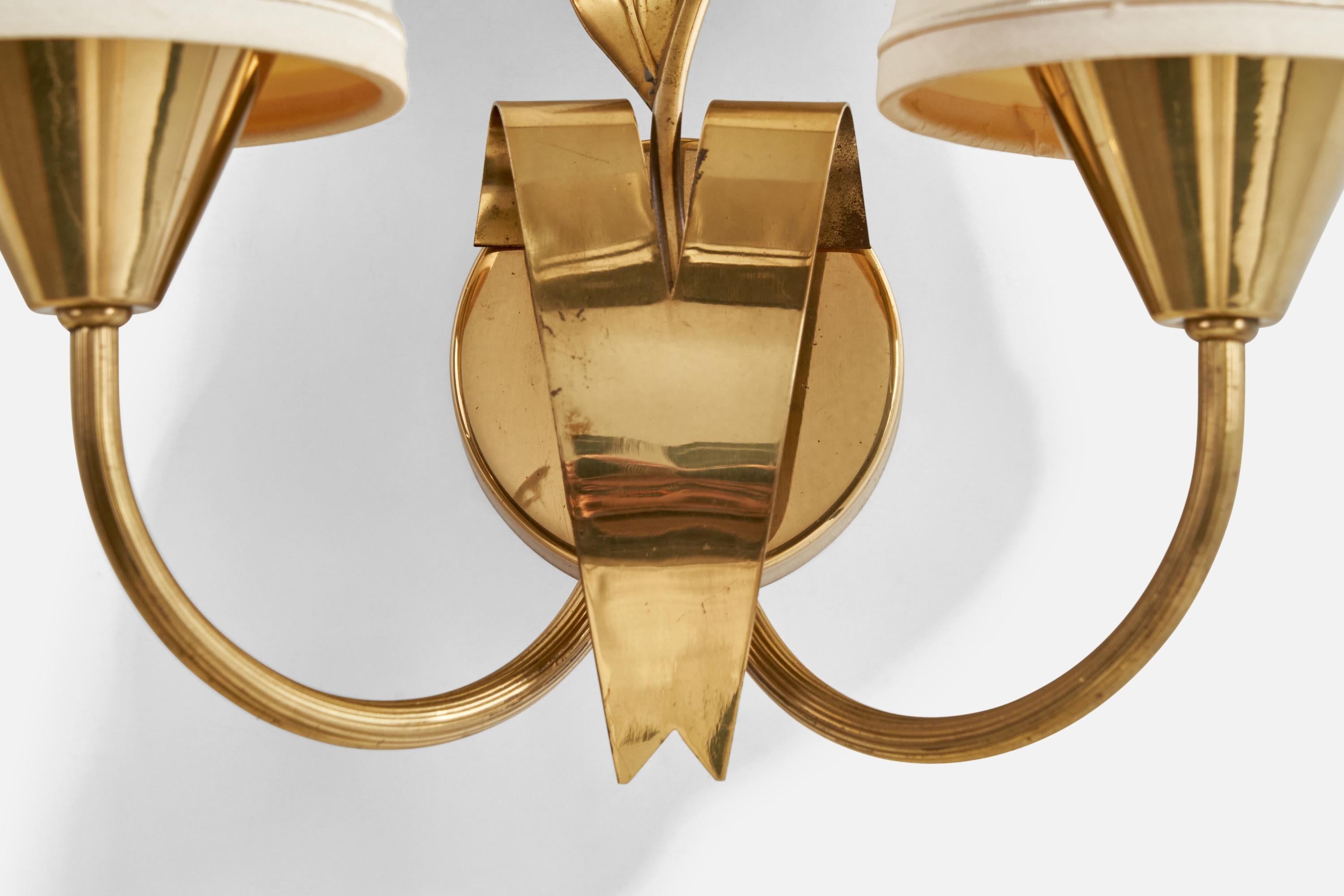 Designer suédois, applique, laiton, verre, tissu, Suède, années 1940 Bon état - En vente à High Point, NC