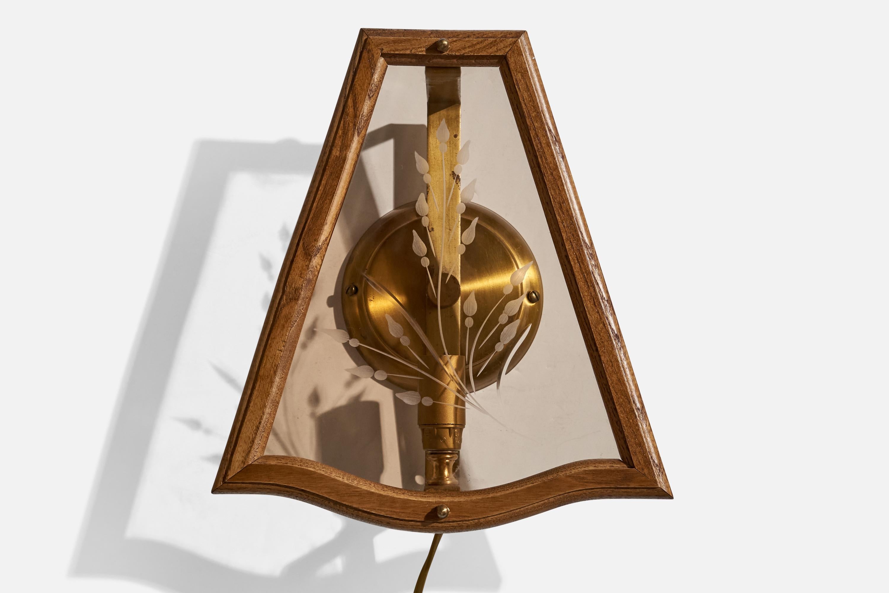 Swedish Designer, Wall Light, Brass, Glass, Oak, Sweden, 1970s In Good Condition For Sale In High Point, NC