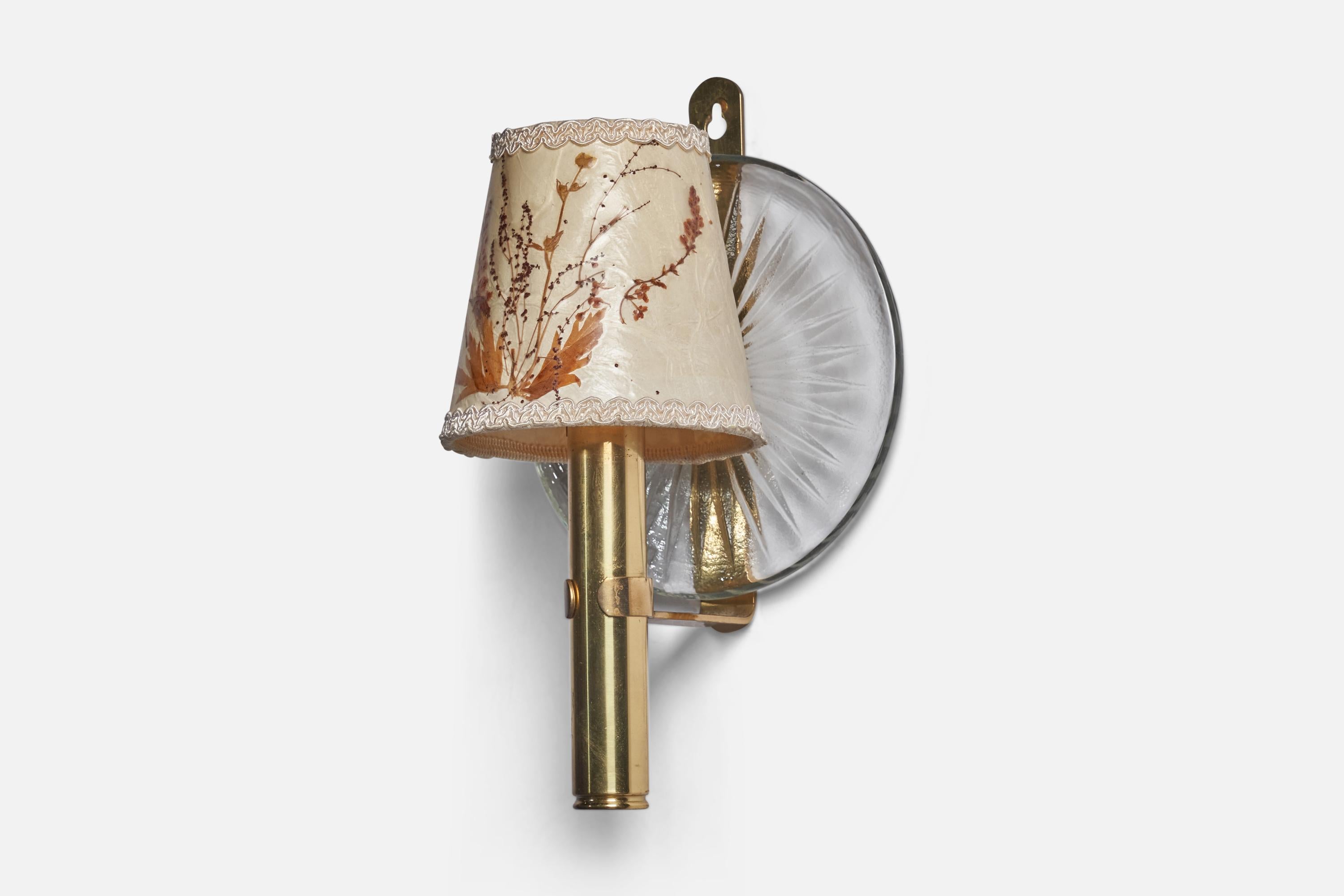 A glass, brass, paper and laminated plants wall light designed and produced in Sweden, 1940s.

Overall Dimensions (inches): 12