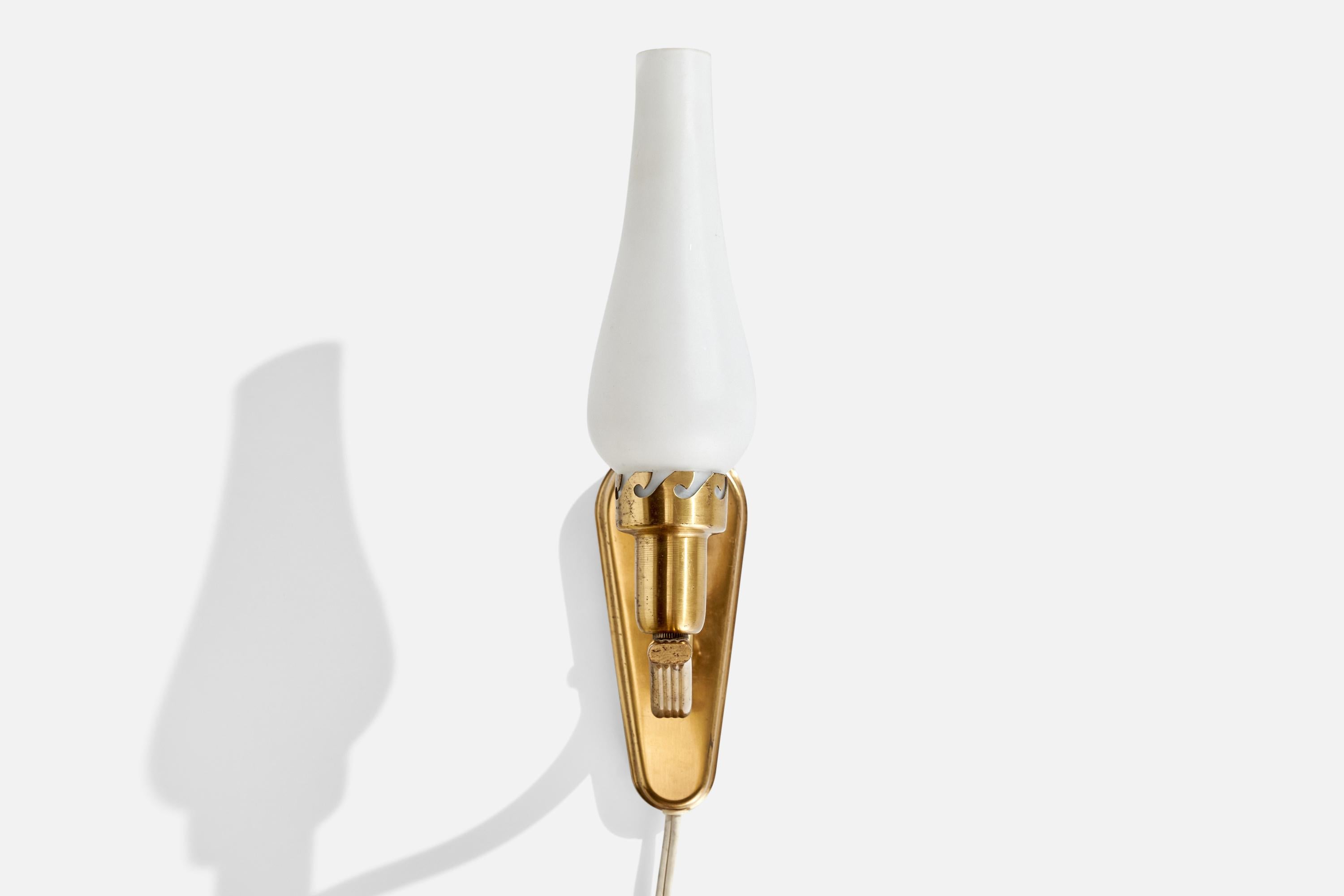 Scandinave moderne Design suédois, applique, laiton, verre, Suède, années 1940 en vente