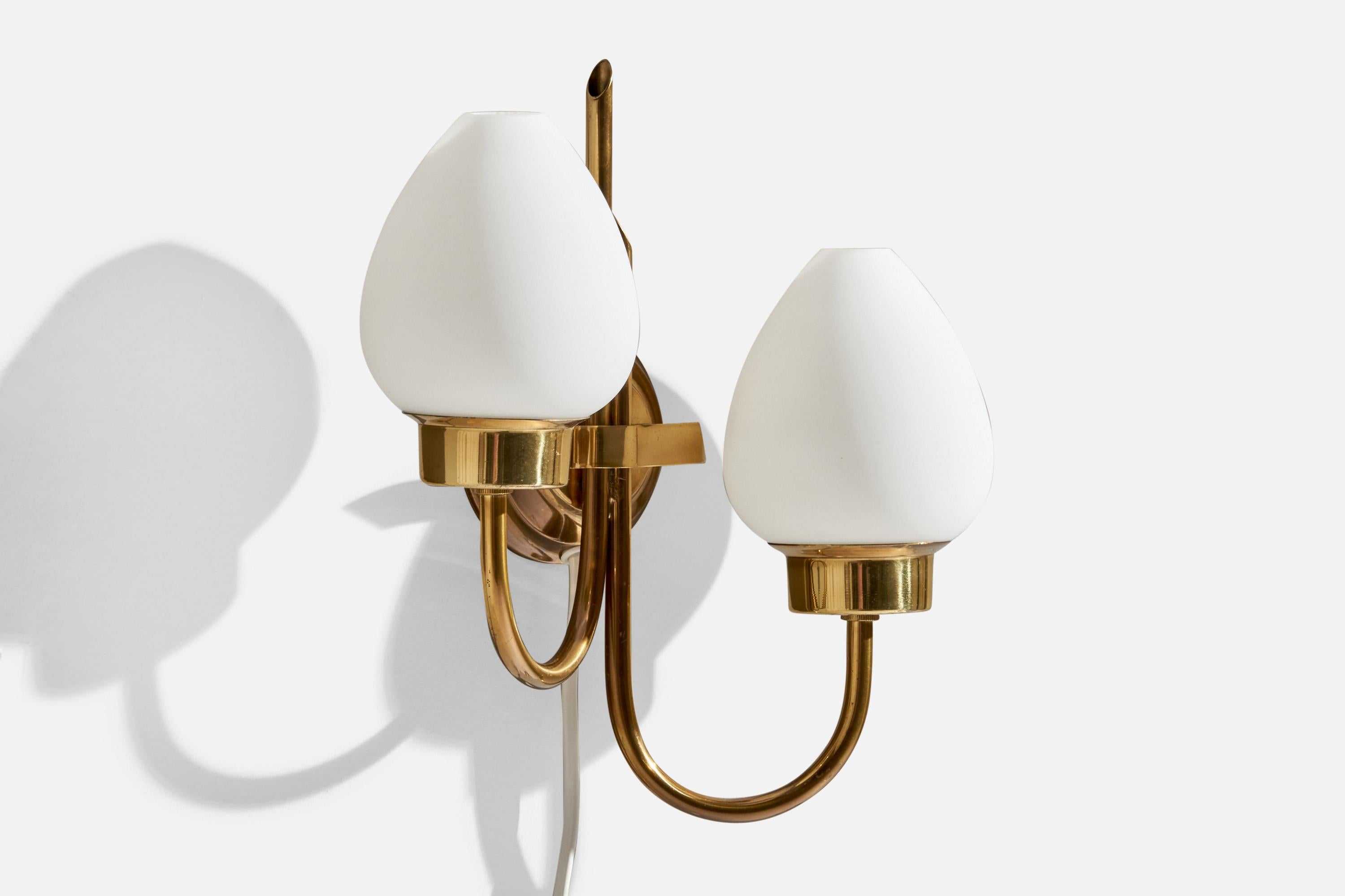 Scandinave moderne Design suédois, applique, laiton, verre, Suède, années 1940 en vente