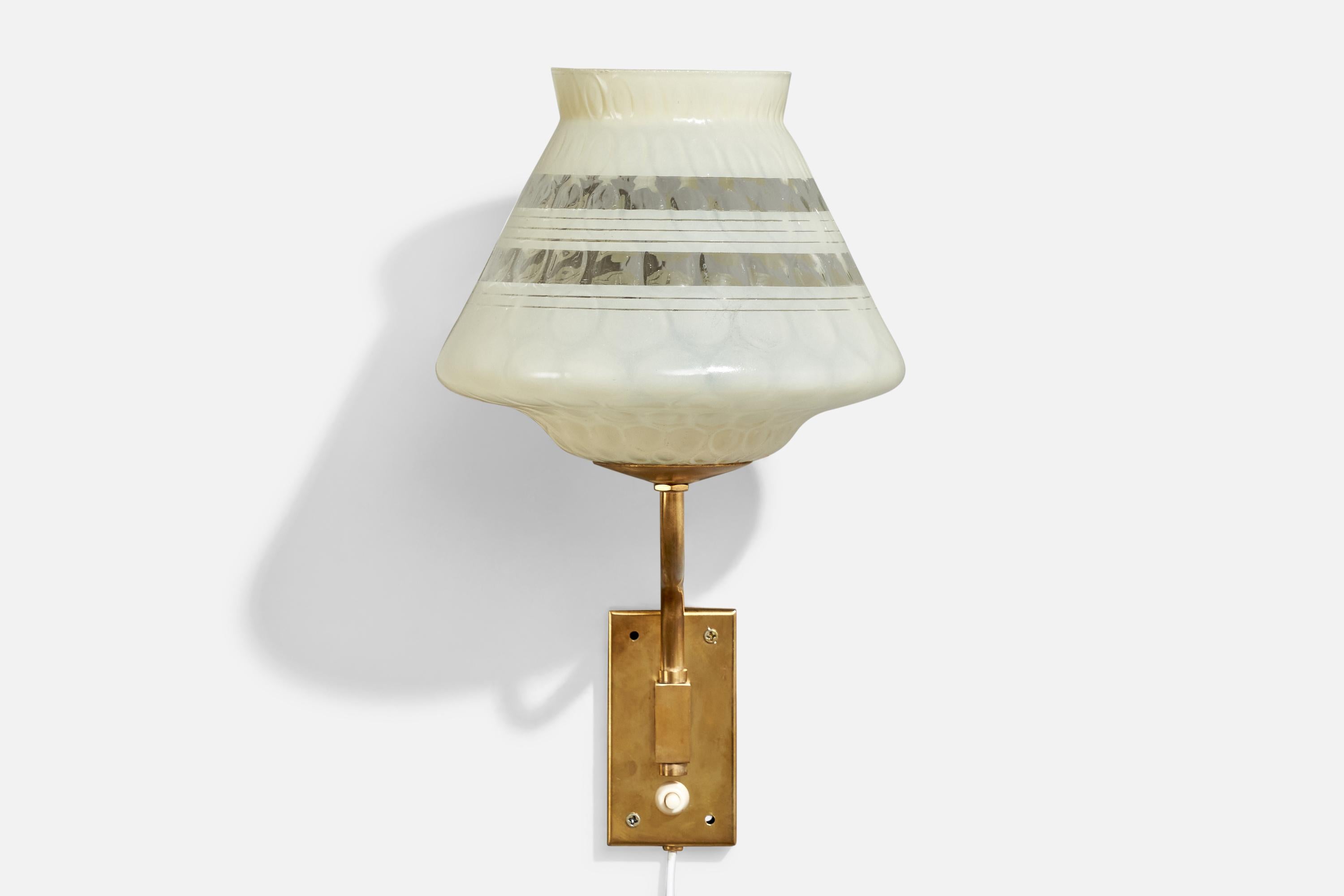 Scandinave moderne Design suédois, applique, laiton, verre, Suède, années 1940 en vente