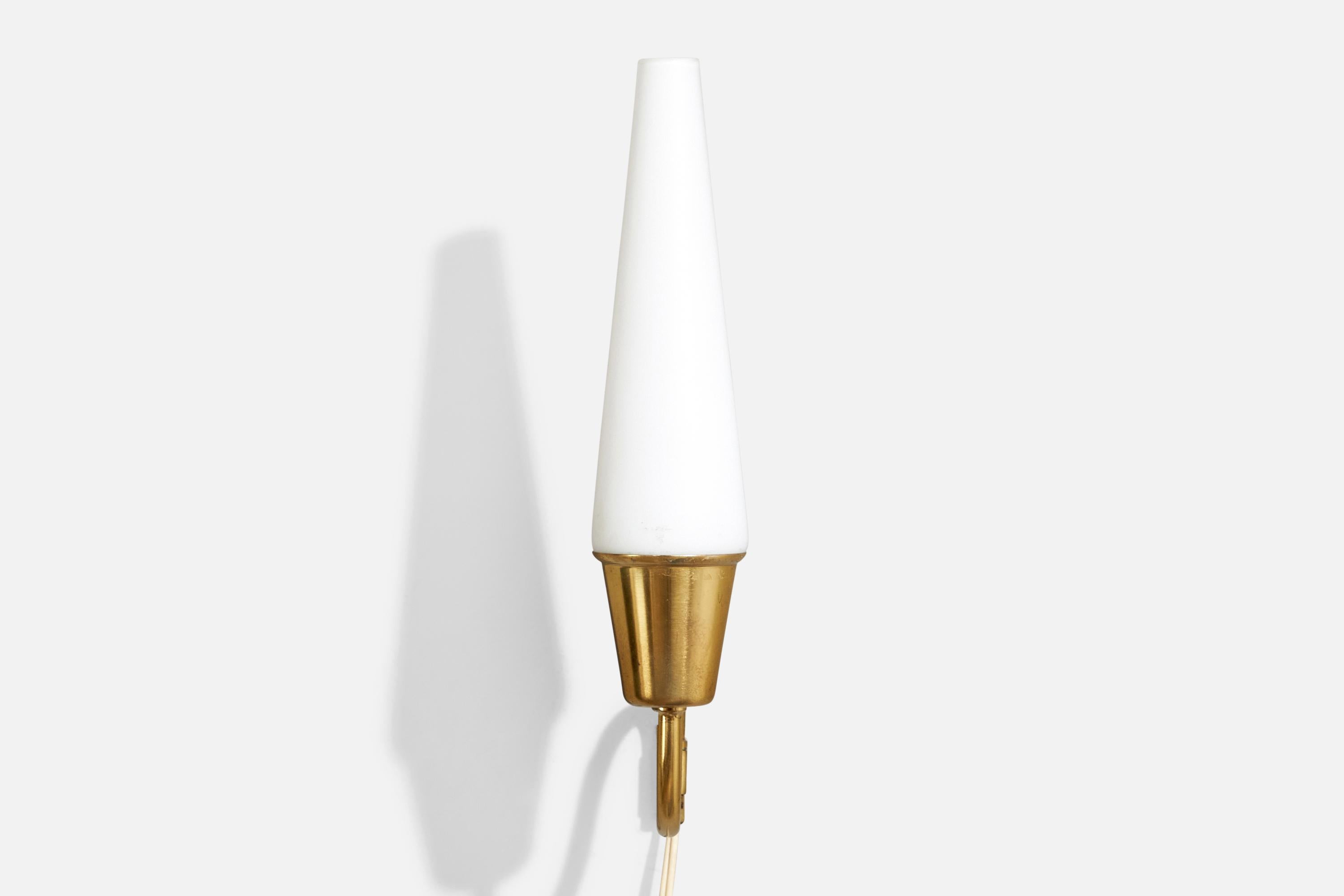 Scandinave moderne Design suédois, applique, laiton, verre, Suède, années 1940 en vente