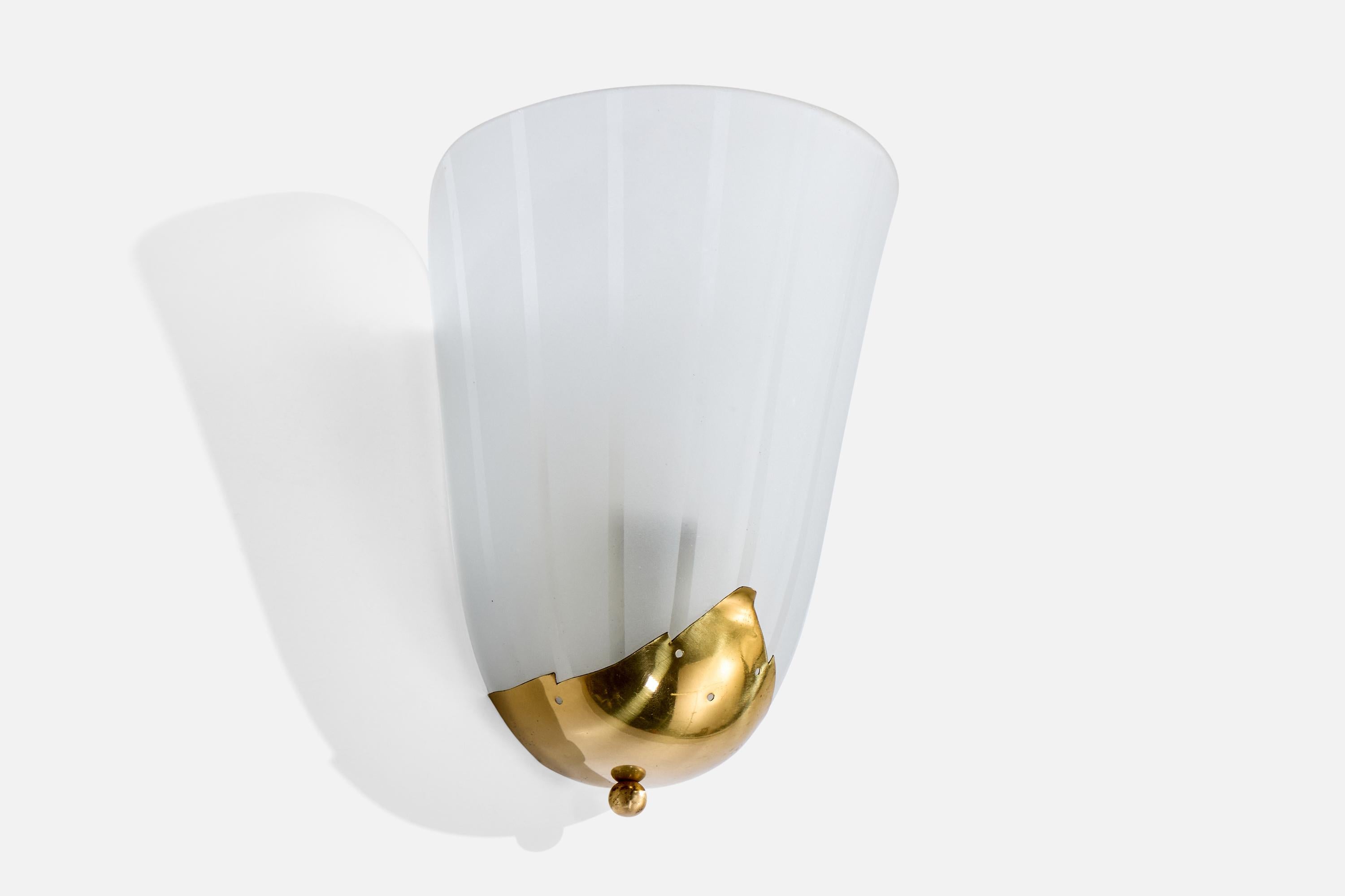 Scandinave moderne Design suédois, applique, laiton, verre, Suède, années 1940 en vente