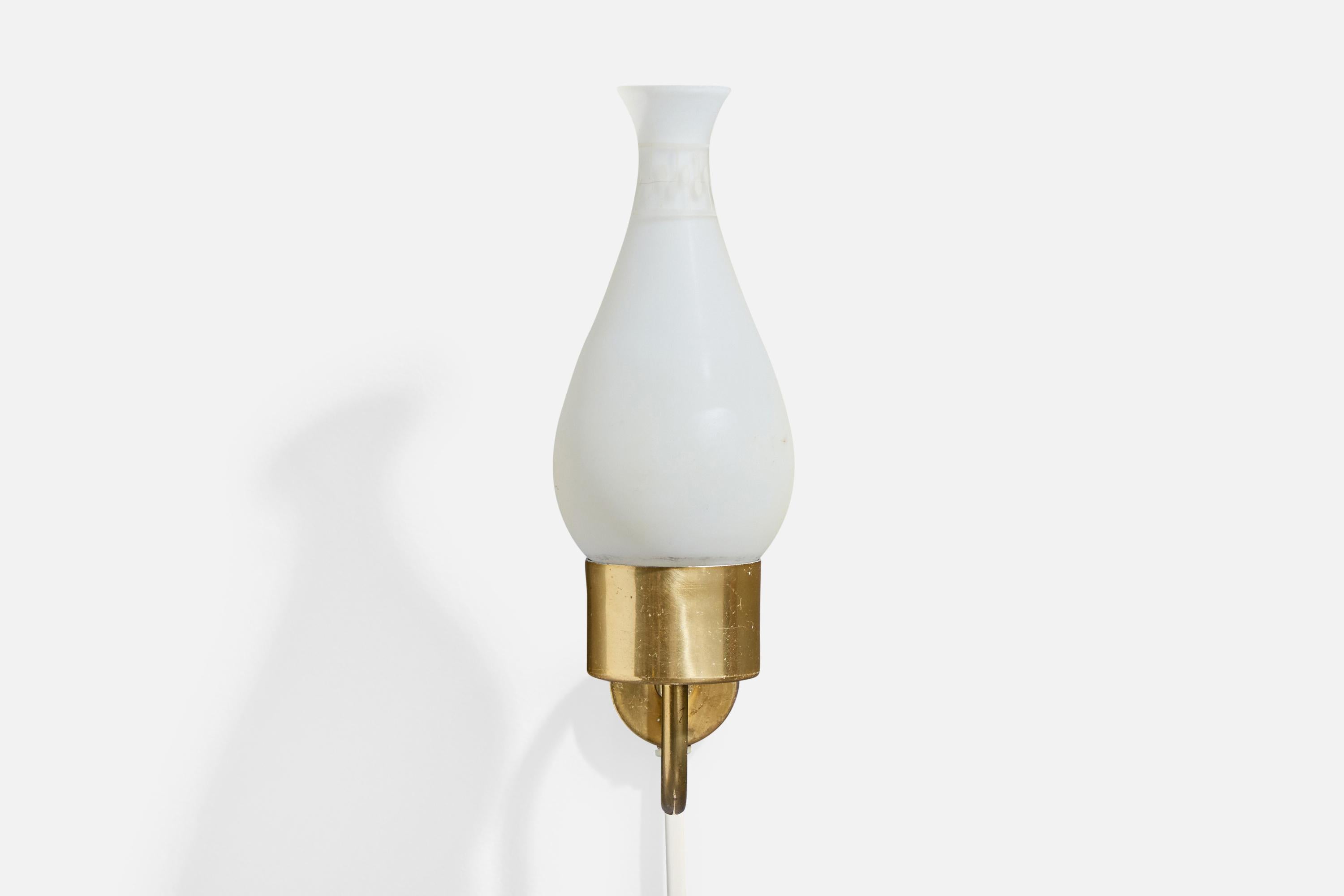 Mid-Century Modern Design suédois, applique, laiton, verre, Suède, années 1940 en vente