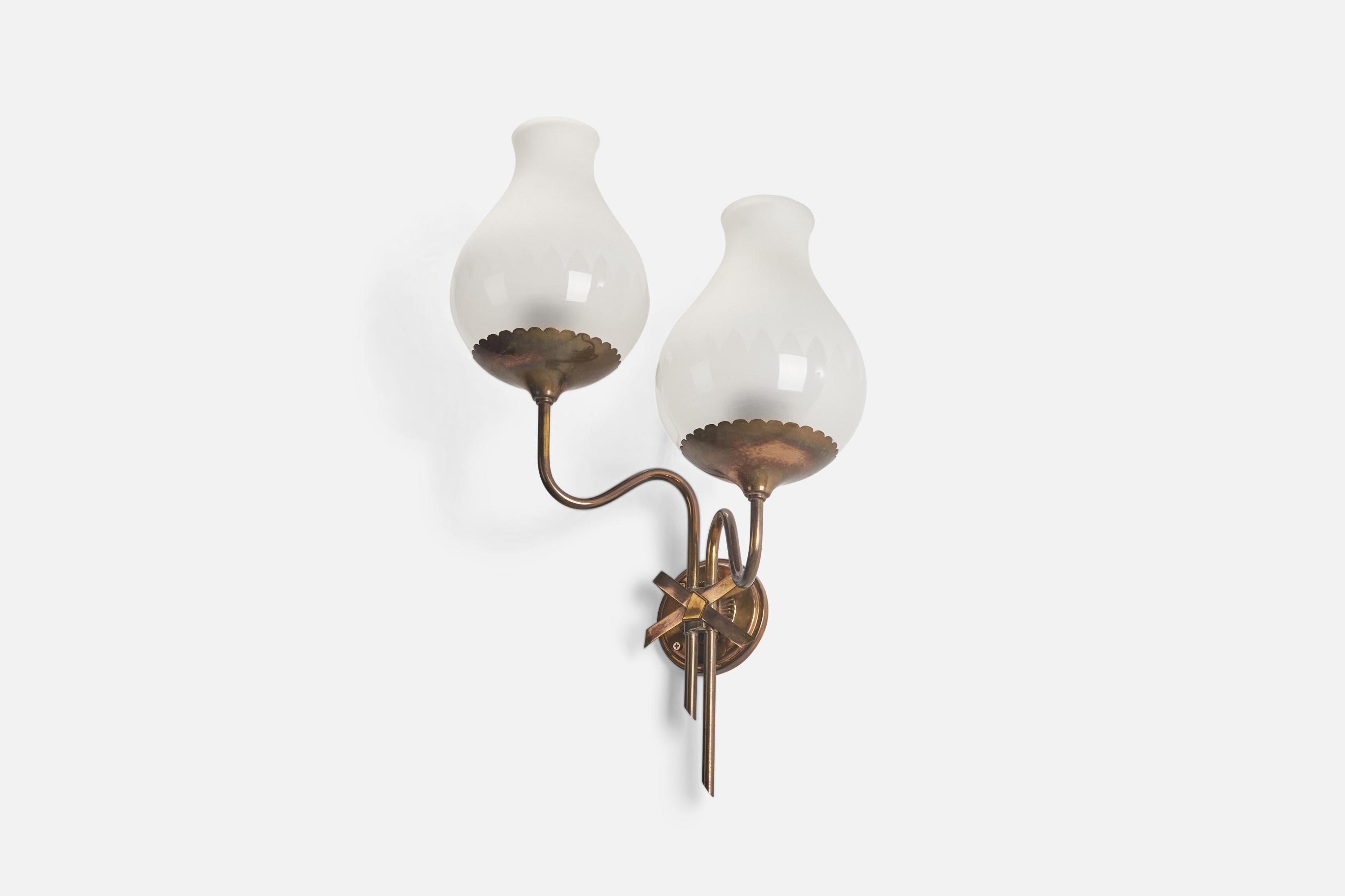 Swedish Designer, Wall Light, Brass, Glass, Sweden, 1940s In Good Condition For Sale In High Point, NC