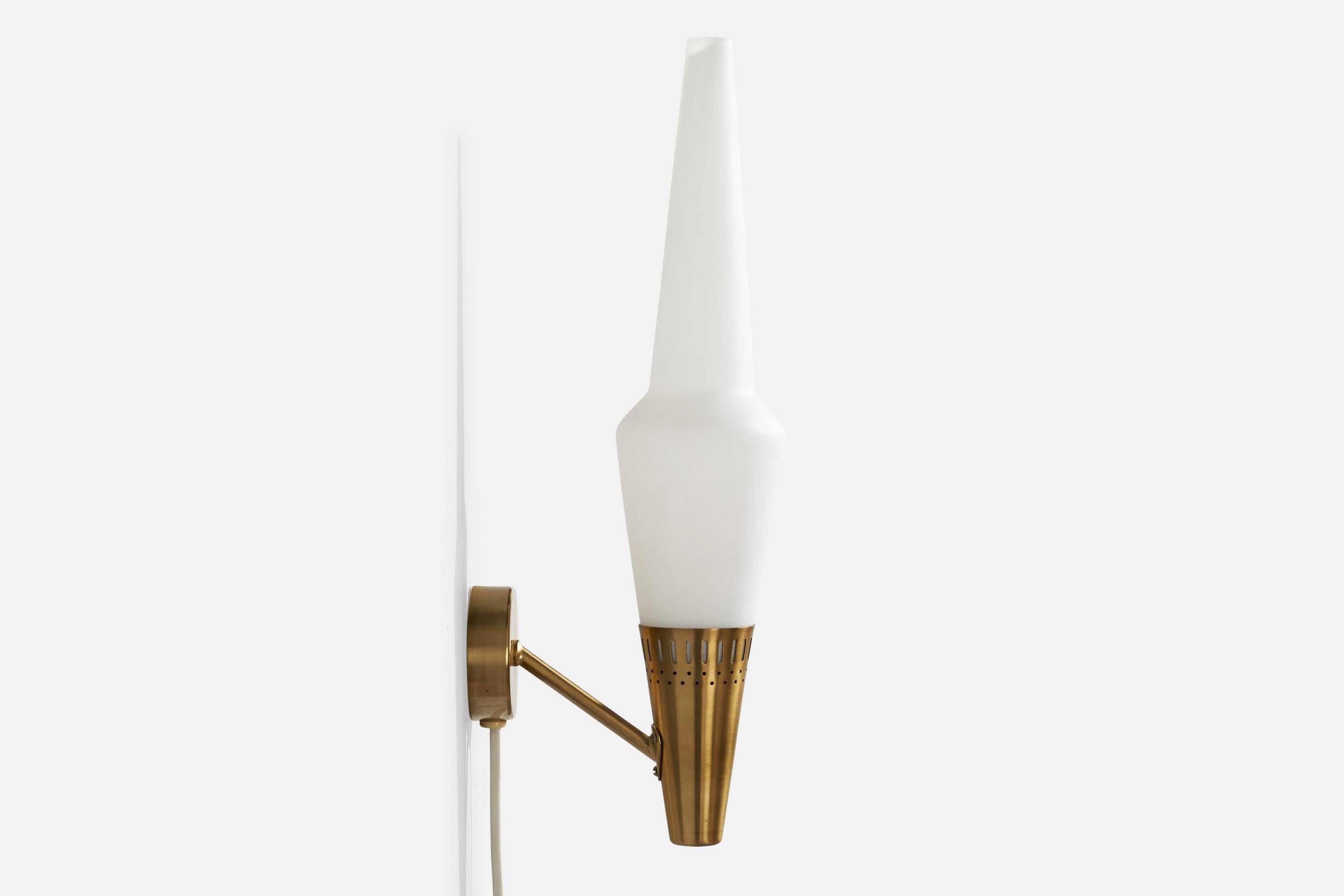Suédois Design suédois, applique, laiton, verre, Suède, années 1940 en vente