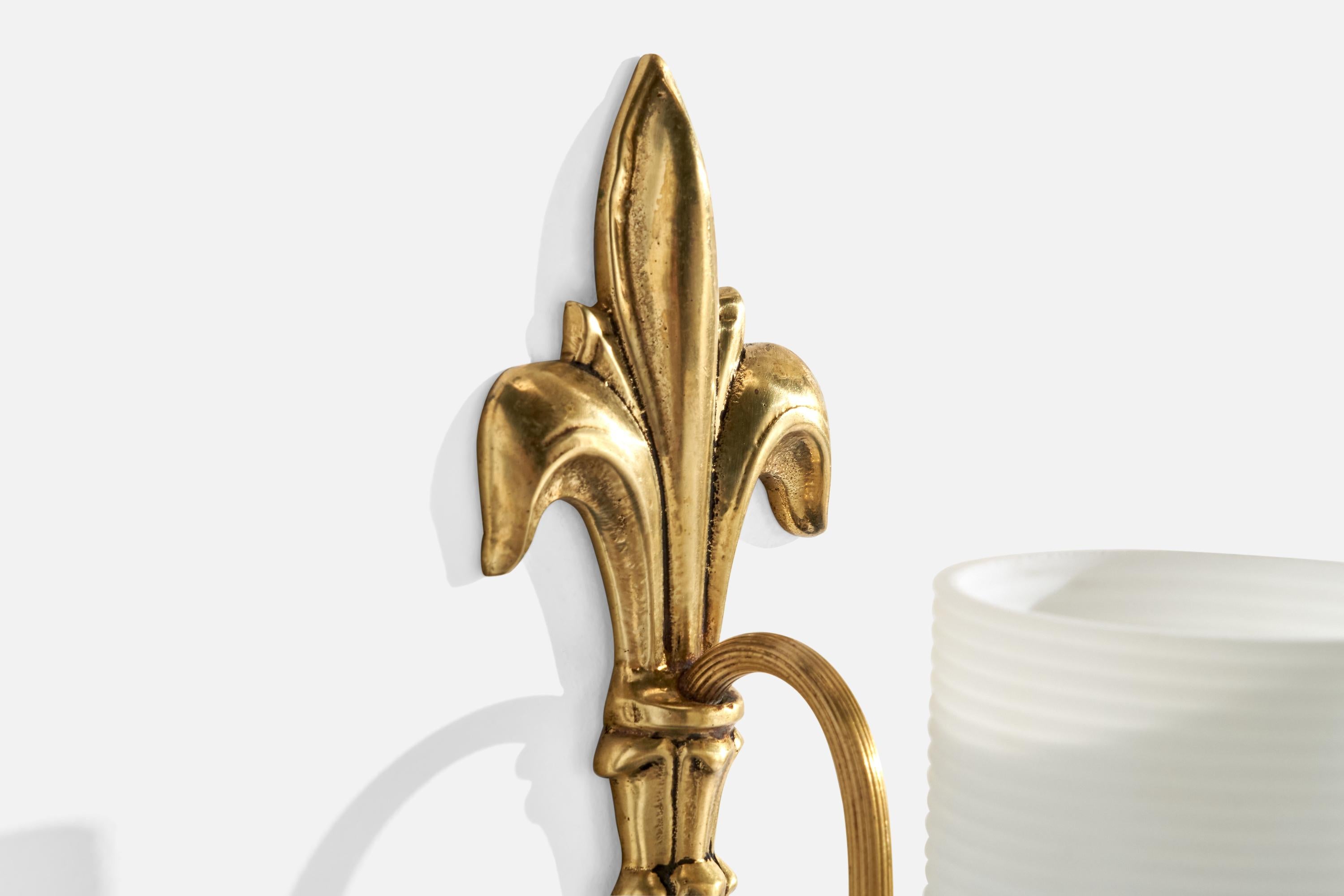 Design suédois, applique, laiton, verre, Suède, années 1940 Bon état - En vente à High Point, NC