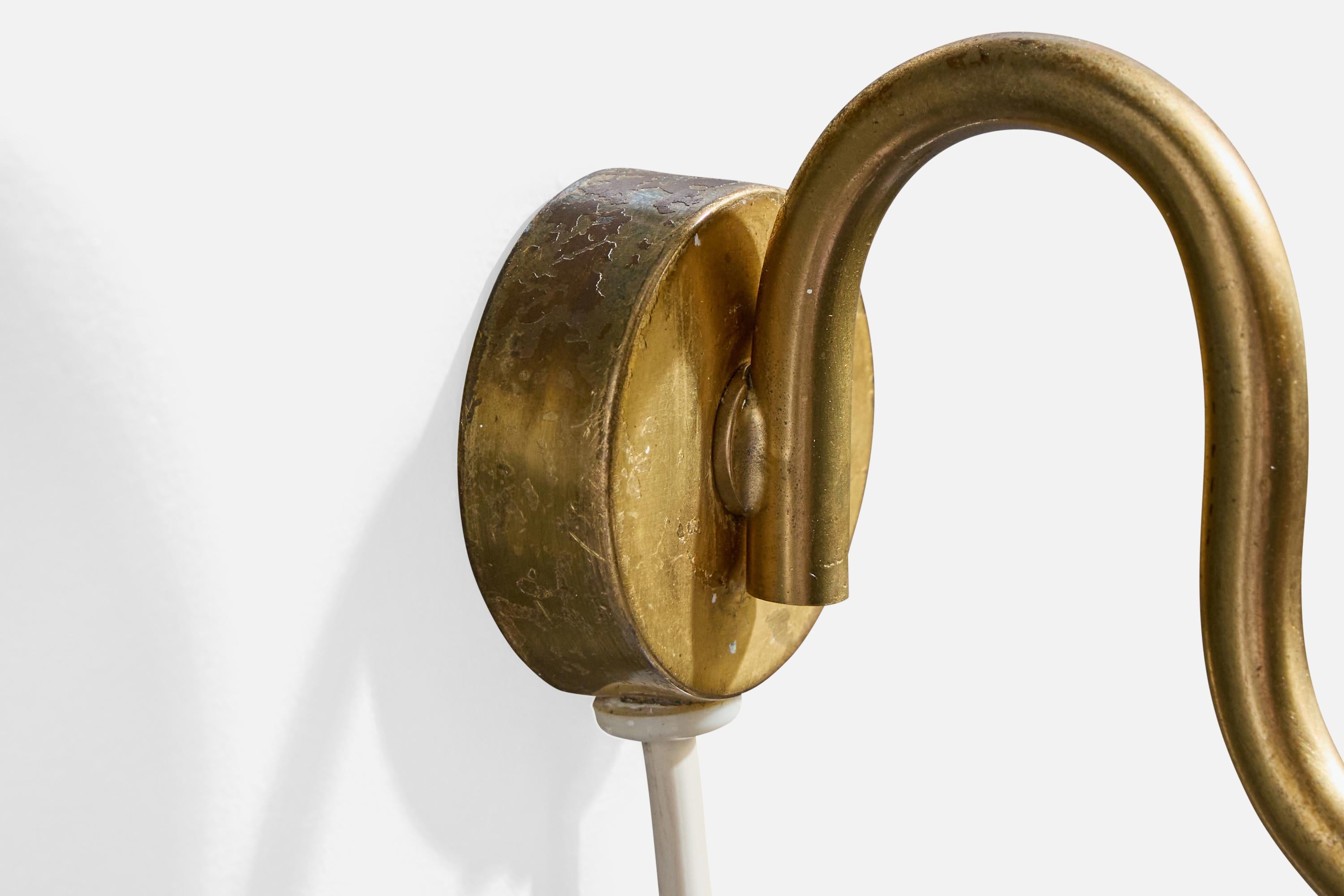 Design suédois, applique, laiton, verre, Suède, années 1940 Bon état - En vente à High Point, NC