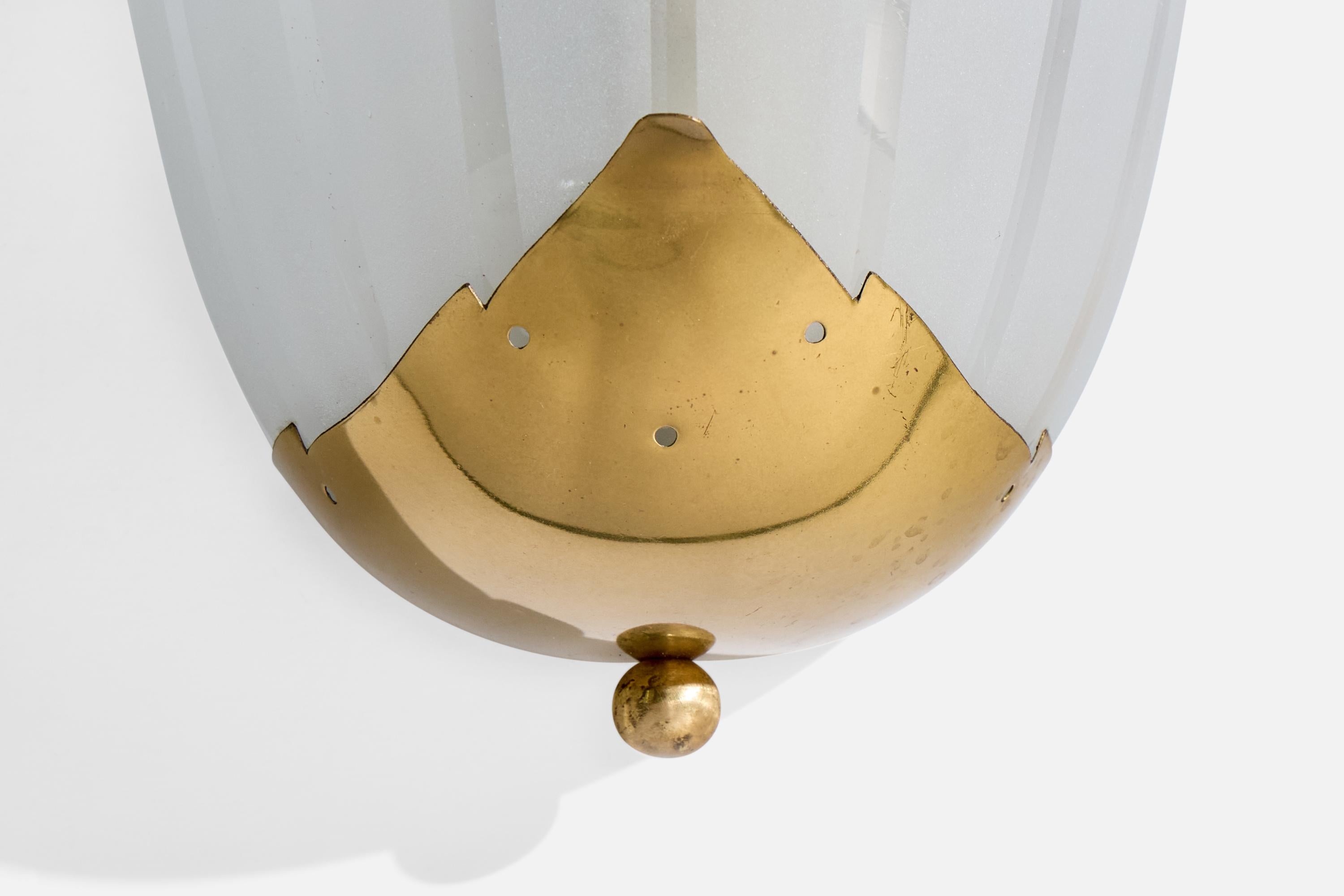 Milieu du XXe siècle Design suédois, applique, laiton, verre, Suède, années 1940 en vente