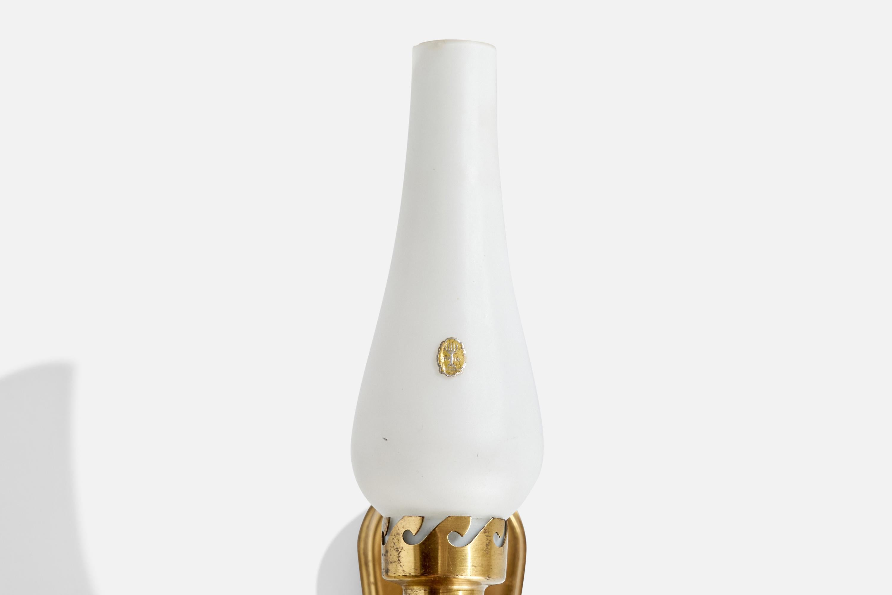 Laiton Design suédois, applique, laiton, verre, Suède, années 1940 en vente