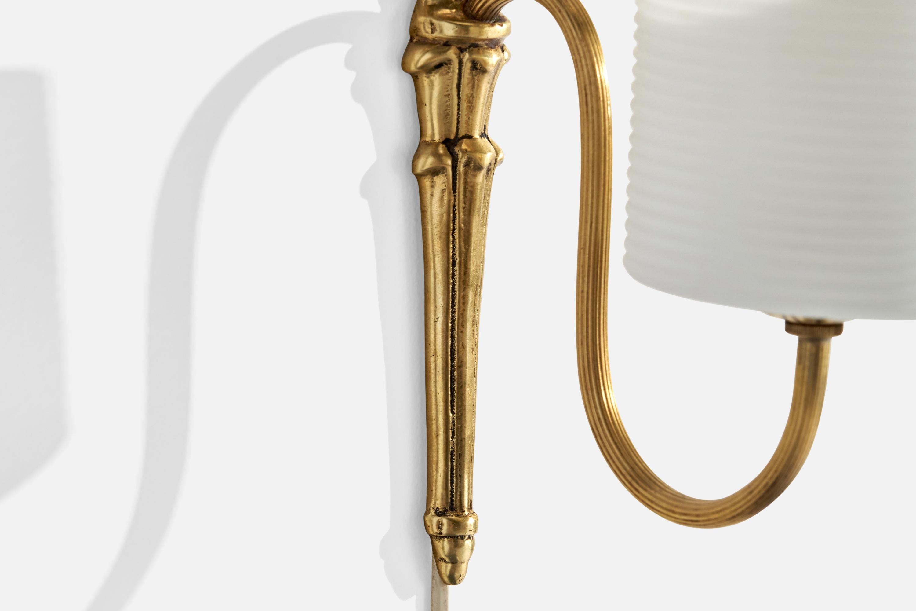 Laiton Design suédois, applique, laiton, verre, Suède, années 1940 en vente