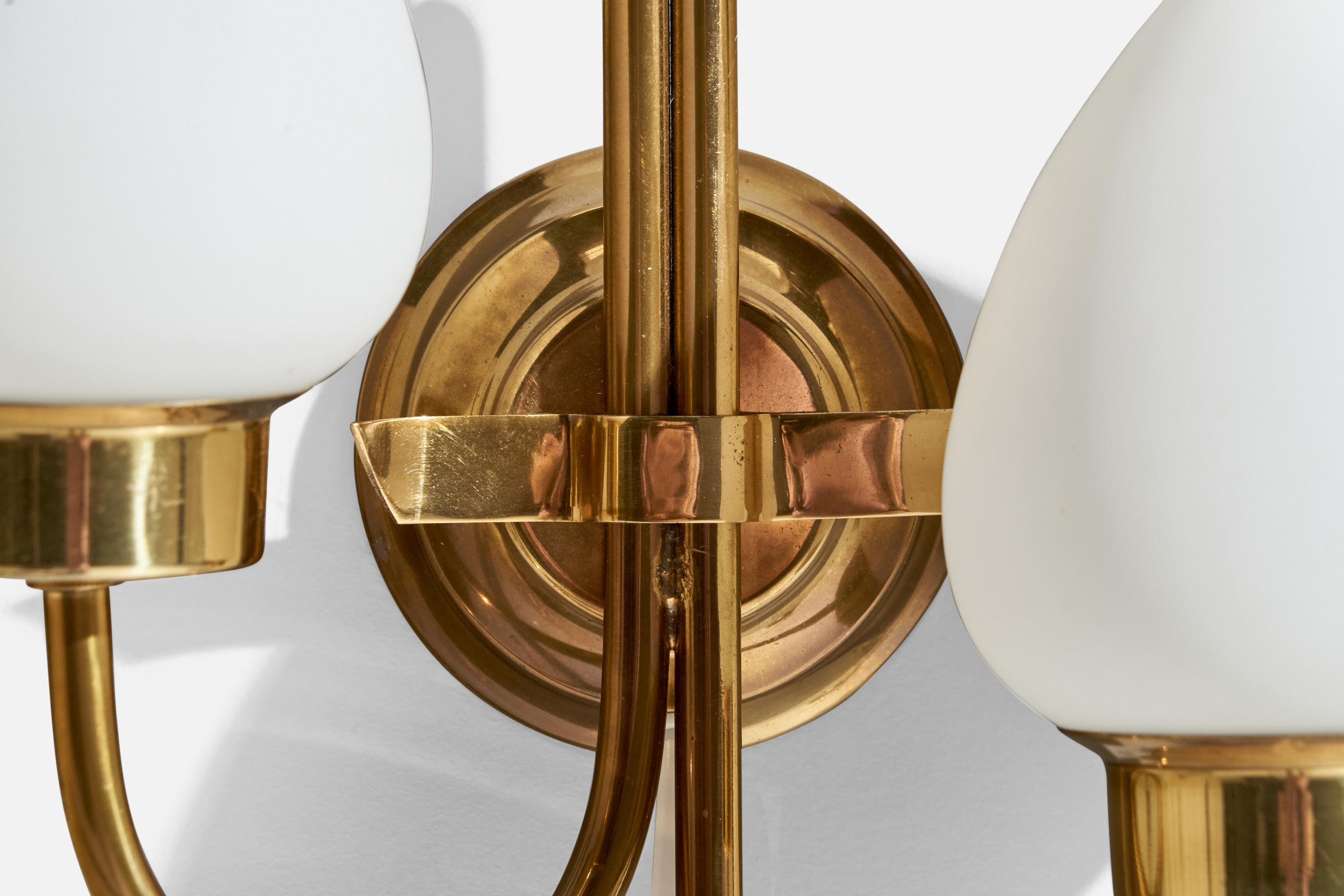 Laiton Design suédois, applique, laiton, verre, Suède, années 1940 en vente