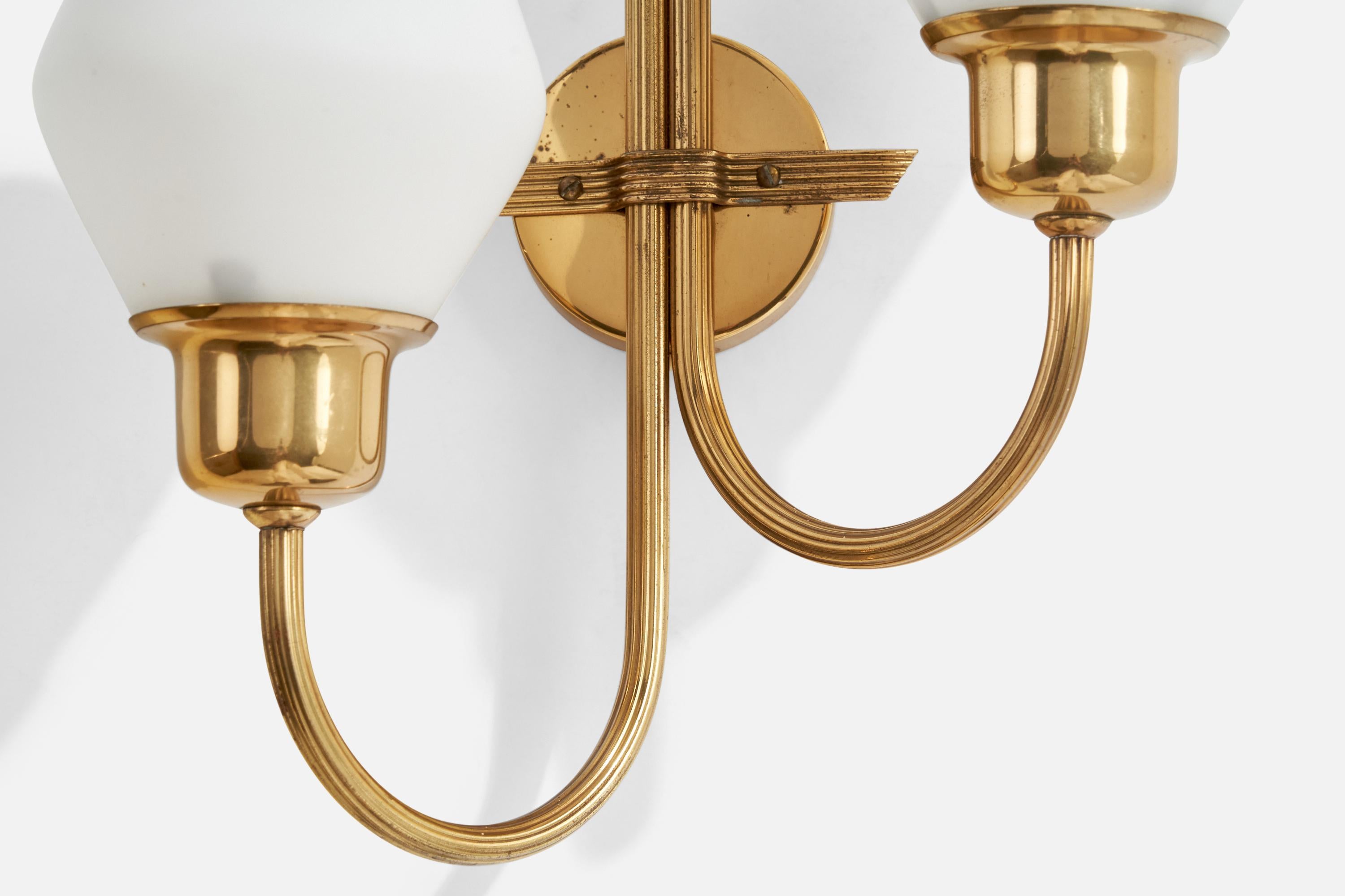 Laiton Design suédois, applique, laiton, verre, Suède, années 1940 en vente